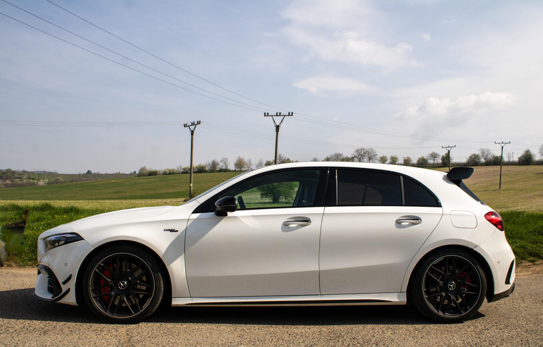 2024 Mercedes-Benz A 45 AMG S, bílá hatchback, 6 500 km