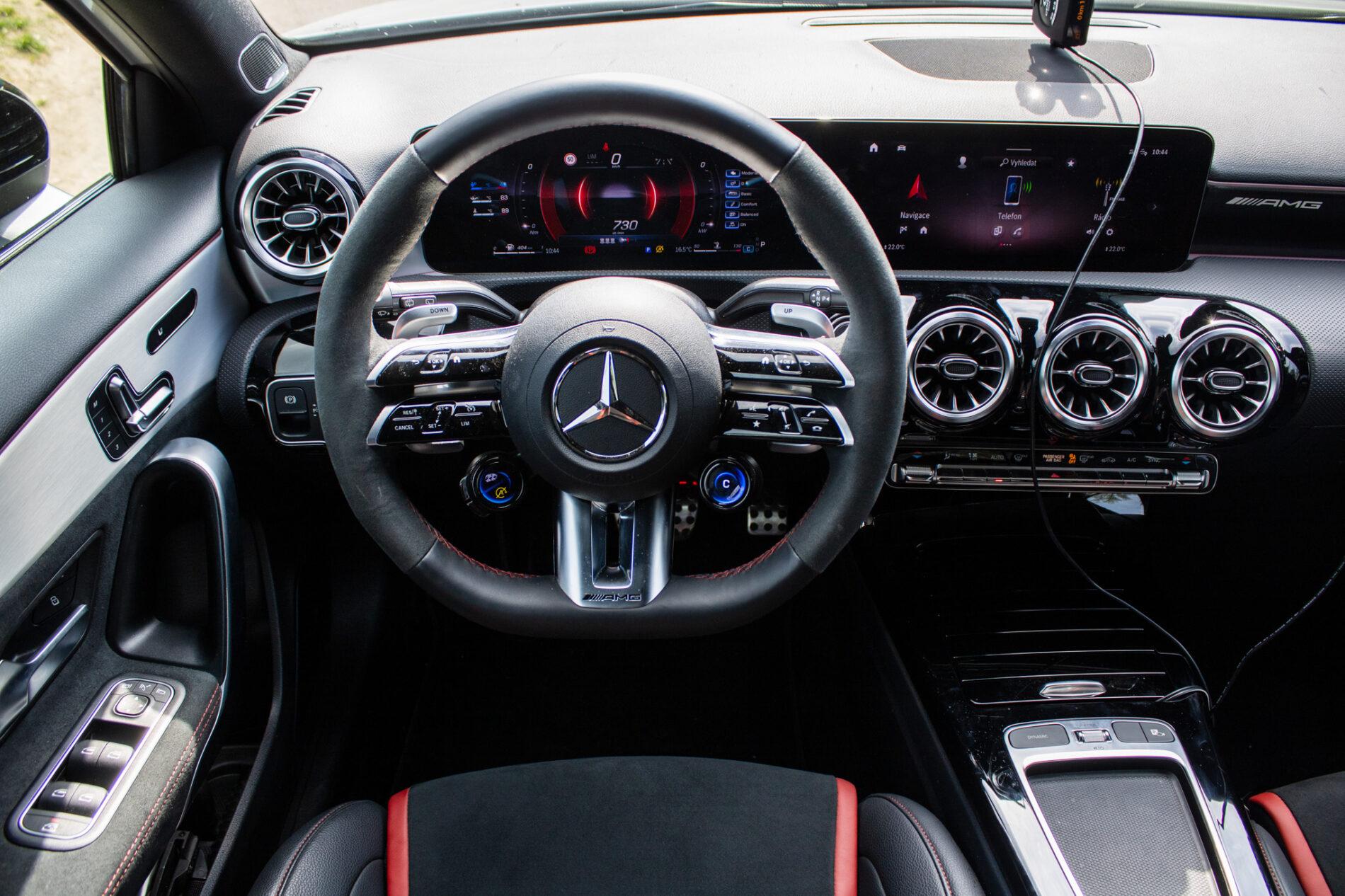 2024 Mercedes-Benz A 45 AMG S, bílá hatchback, 6 500 km
