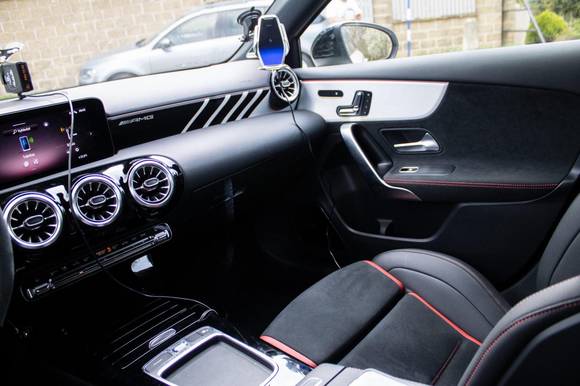 2024 Mercedes-Benz A 45 AMG S, bílá hatchback, 6 500 km