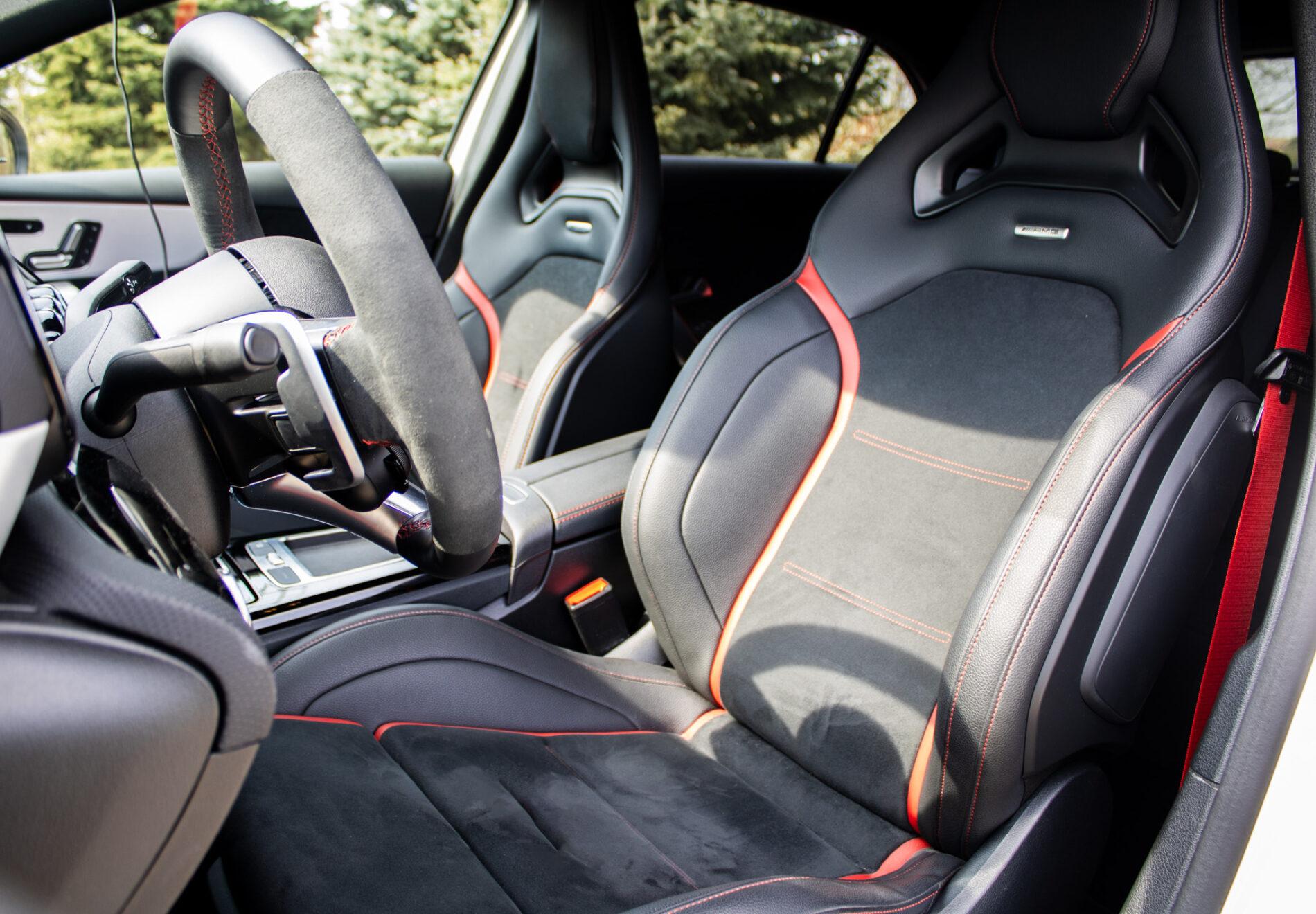 2024 Mercedes-Benz A 45 AMG S, bílá hatchback, 6 500 km