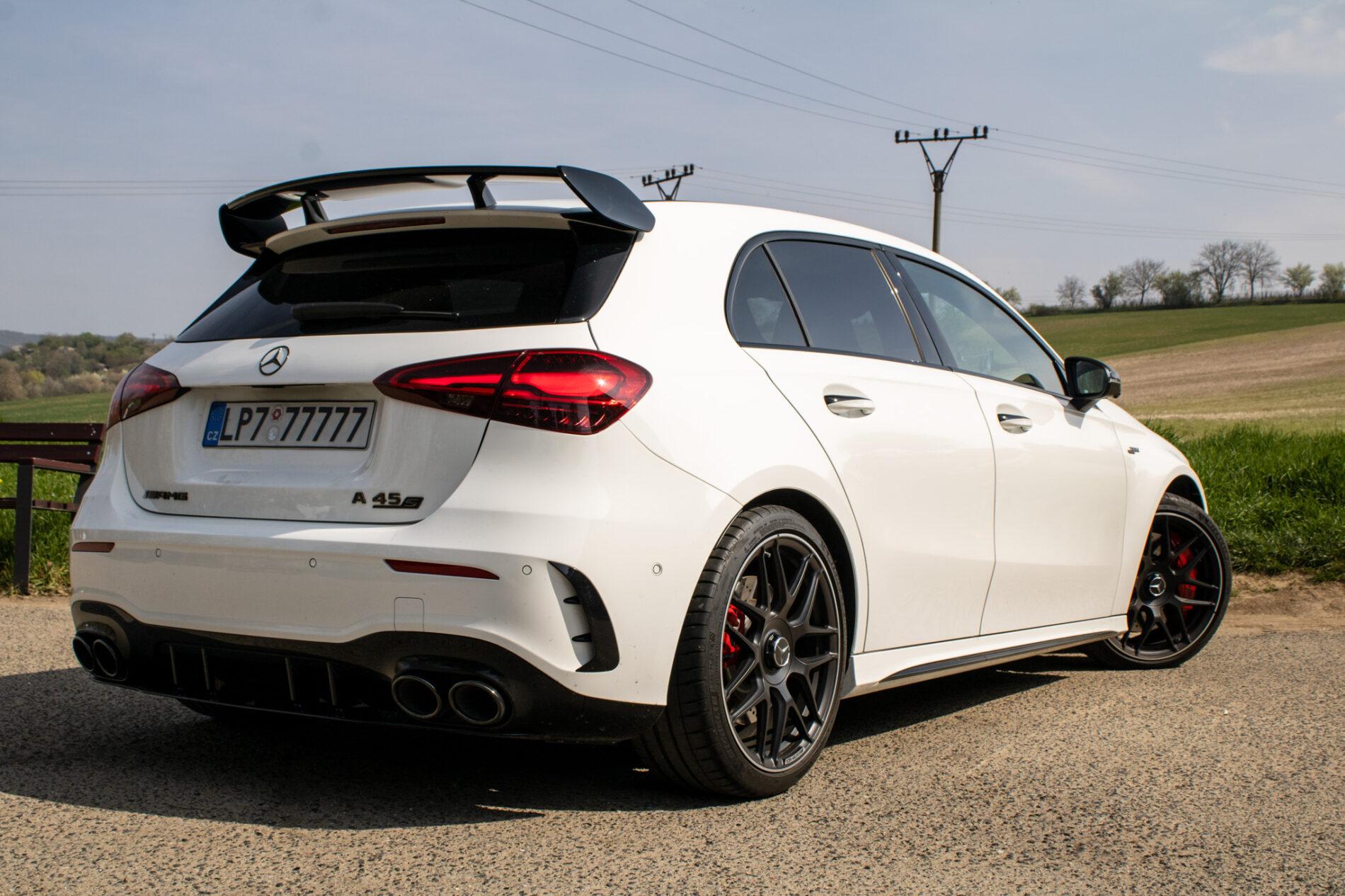 2024 Mercedes-Benz A 45 AMG S, bílá hatchback, 6 500 km