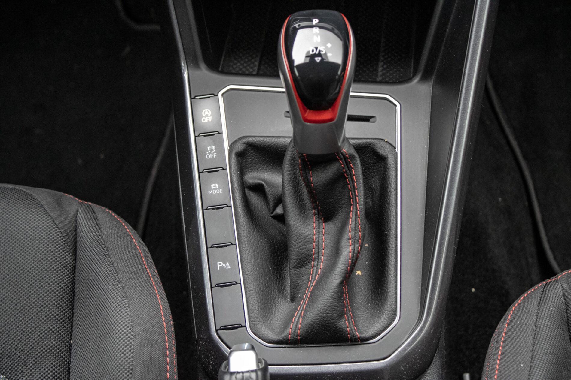 2022 Volkswagen Polo GTI, bílá hatchback, 53 706 km