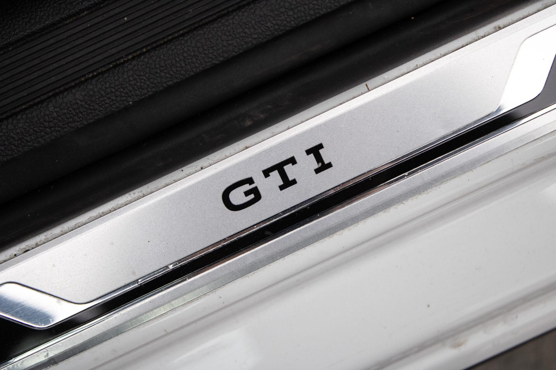 2022 Volkswagen Polo GTI, bílá hatchback, 53 706 km