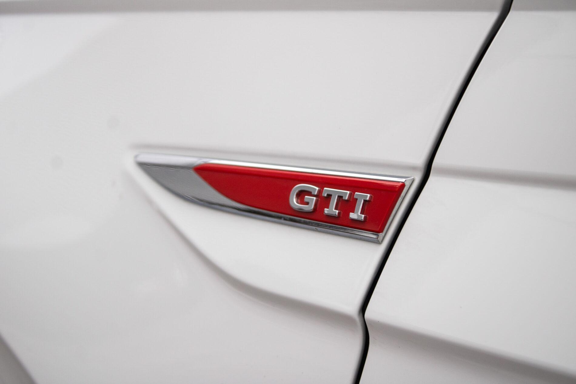 2022 Volkswagen Polo GTI, bílá hatchback, 53 706 km