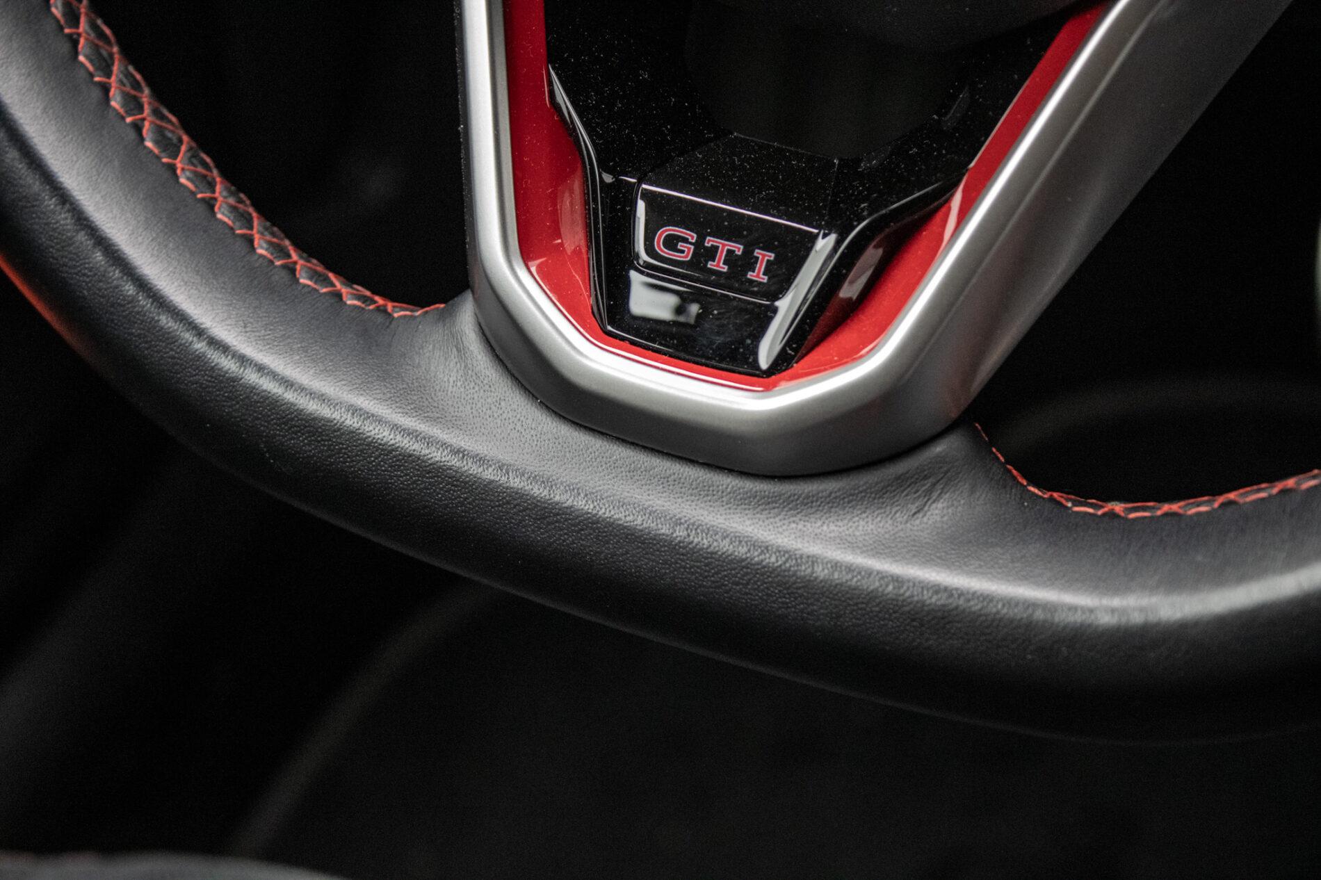2022 Volkswagen Polo GTI, bílá hatchback, 53 706 km