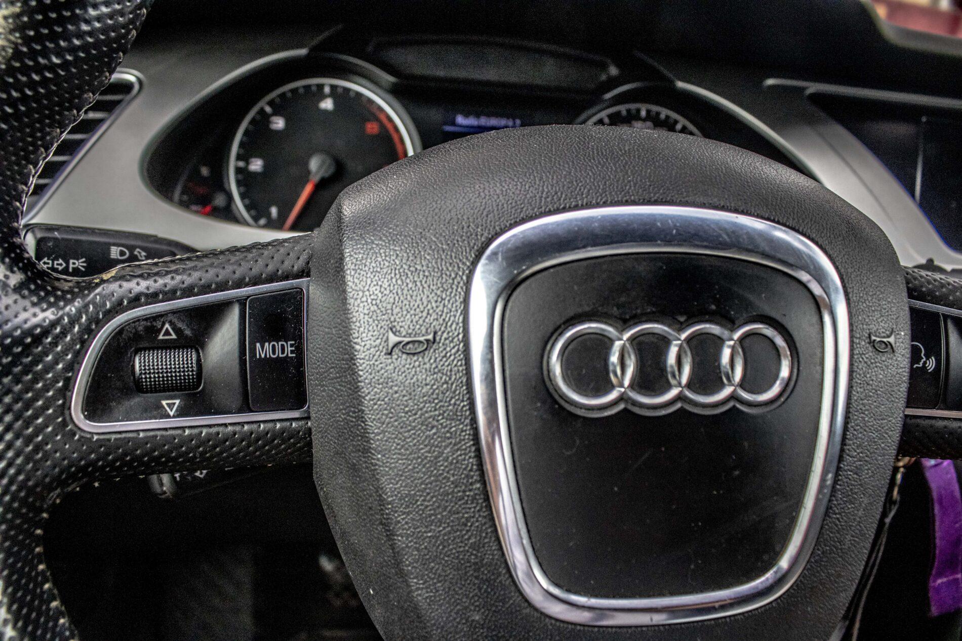 2009 AUDI A4, šedá kombi, 385 605 km