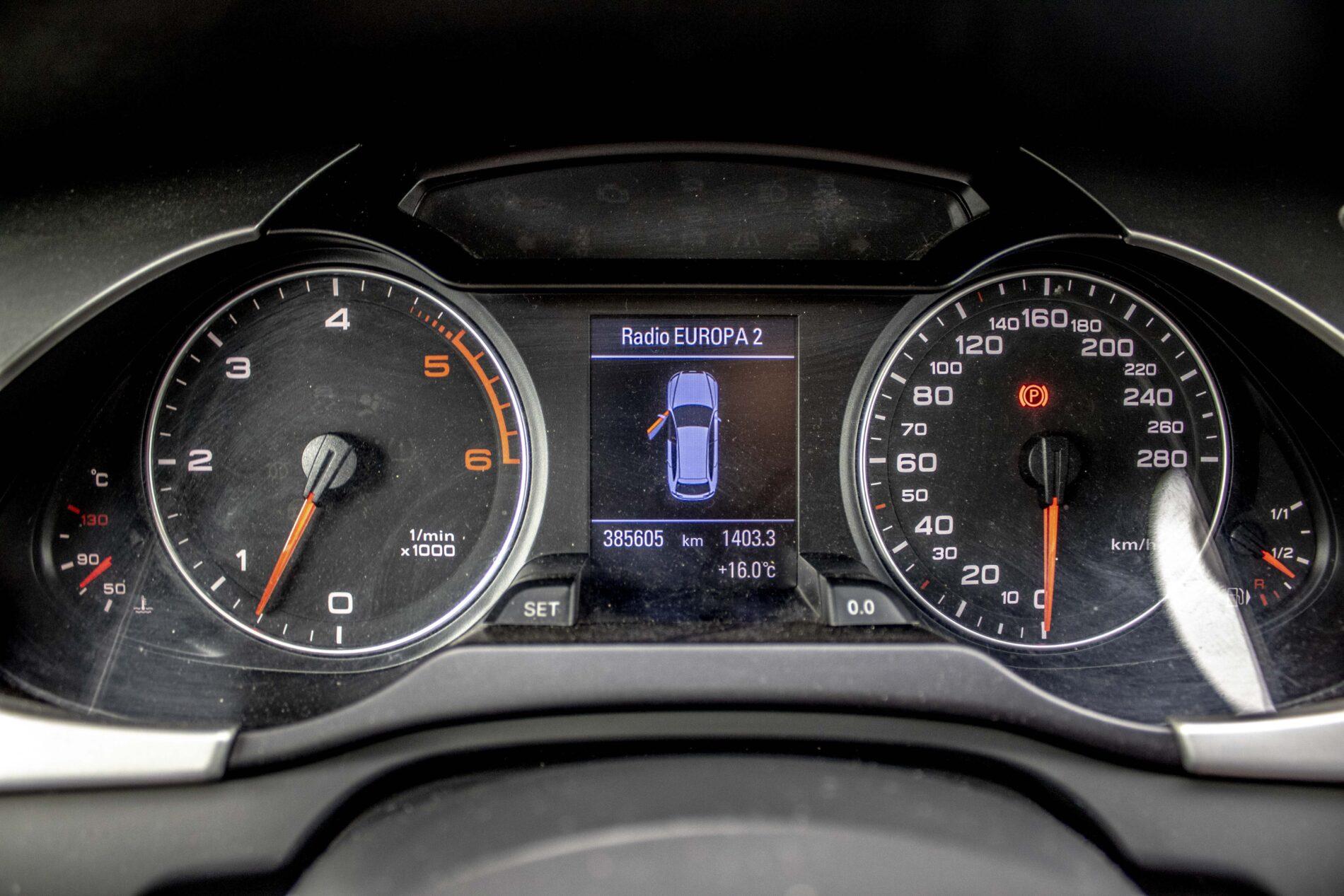 2009 AUDI A4, šedá kombi, 385 605 km