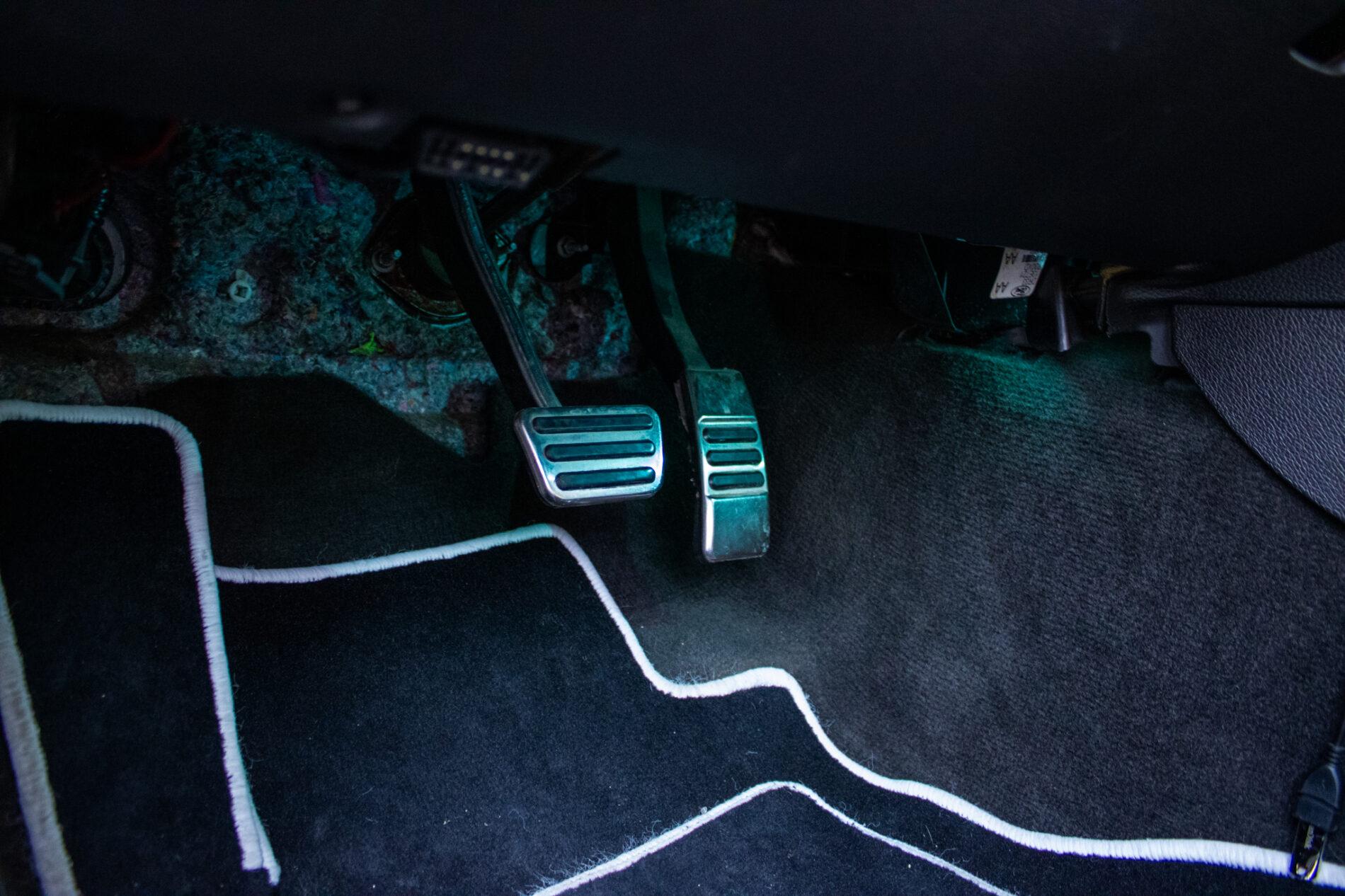 2014 Ford Mustang, bílá kupé, 145 899 km