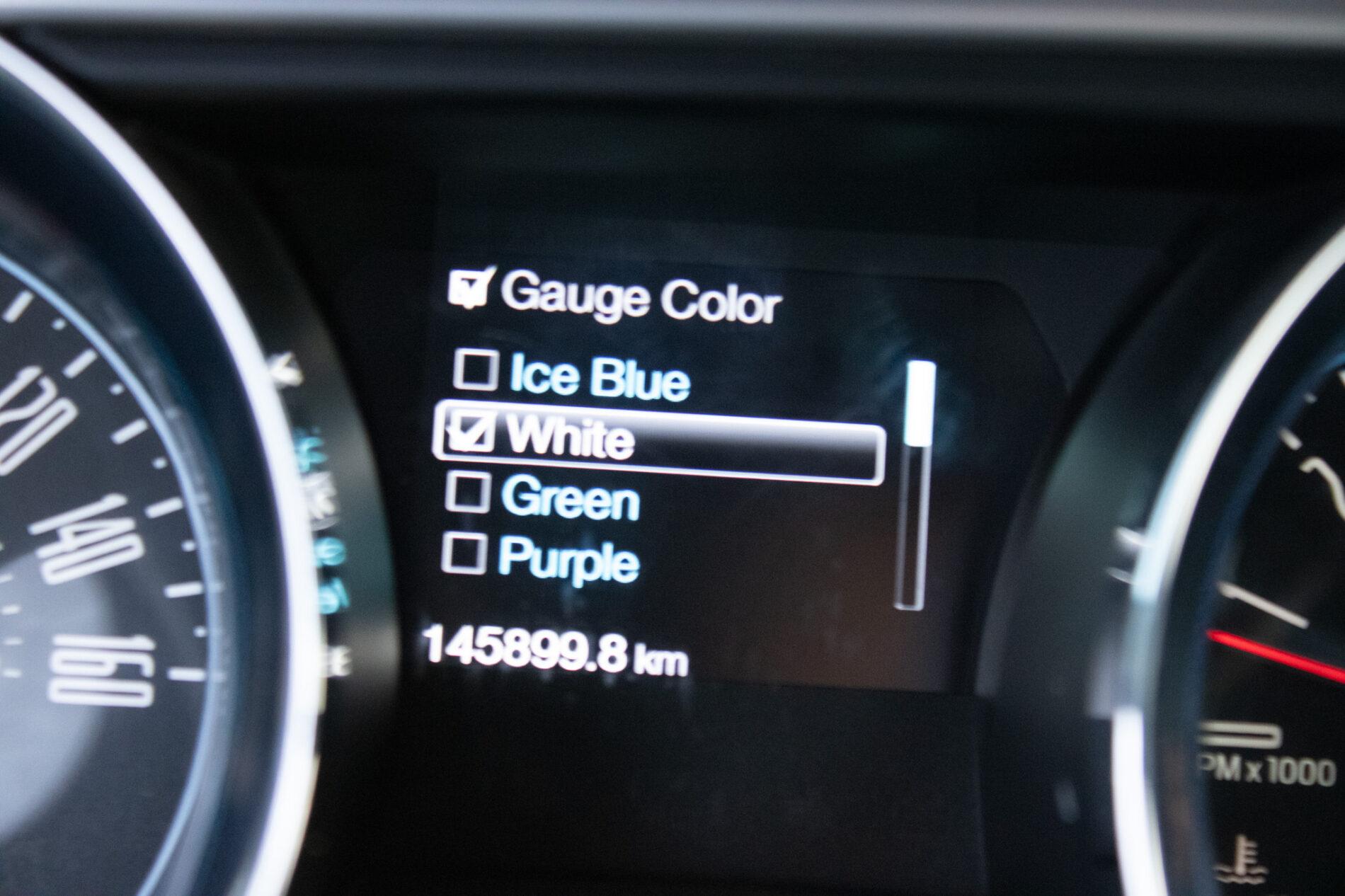2014 Ford Mustang, bílá kupé, 145 899 km