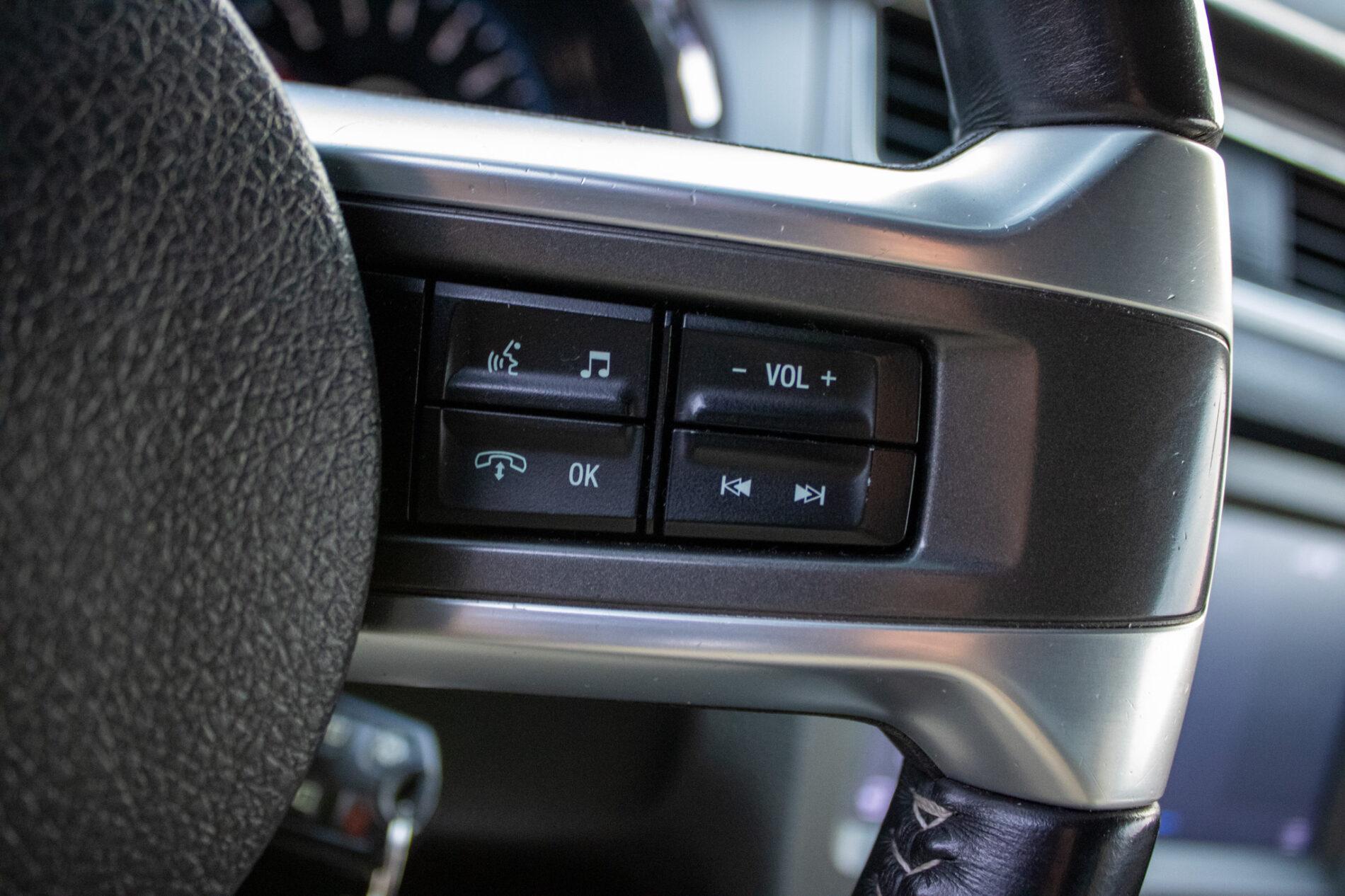 2014 Ford Mustang, bílá kupé, 145 899 km