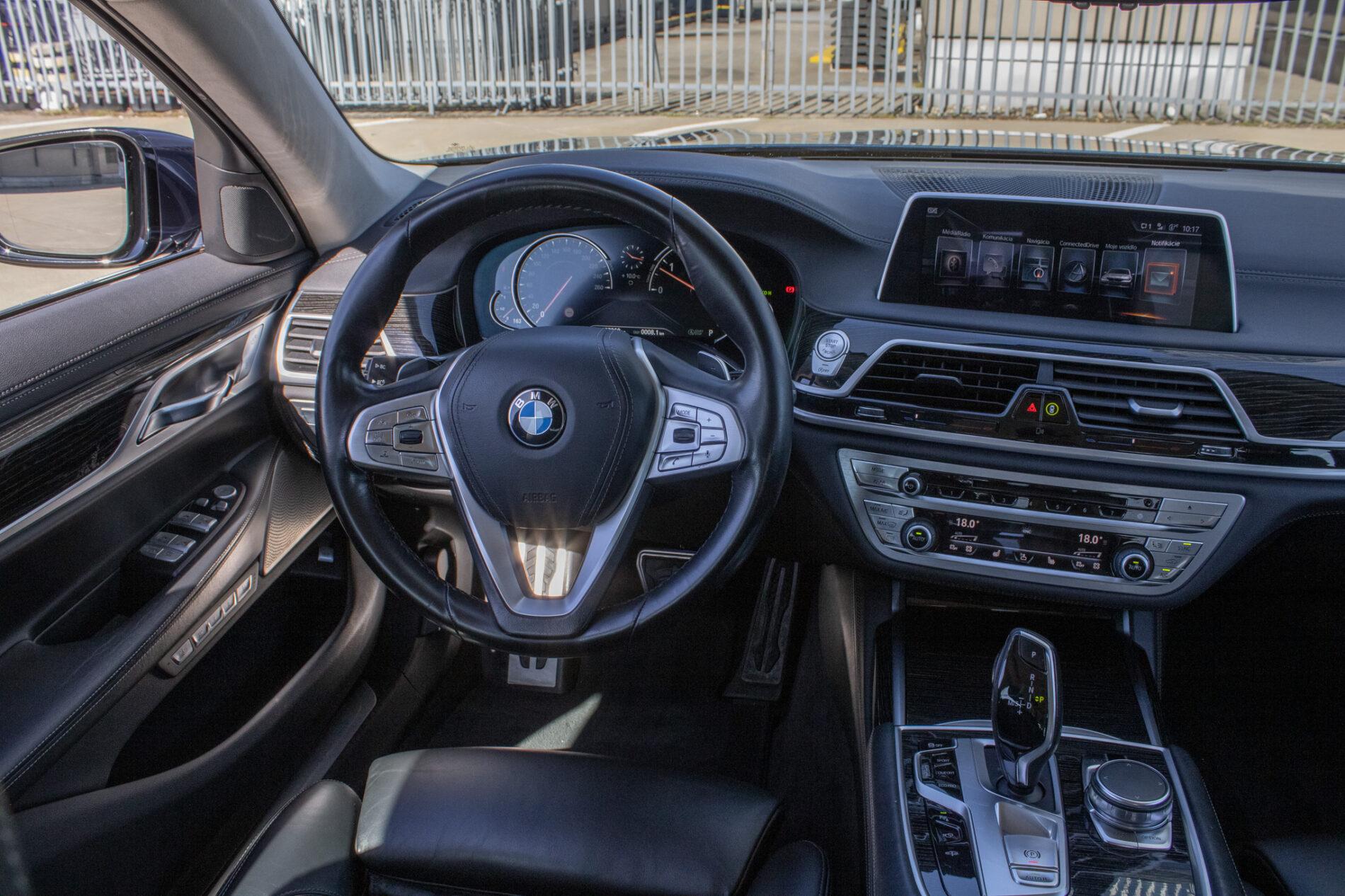 2016 BMW 740d, modrá sedan, 157 369 km