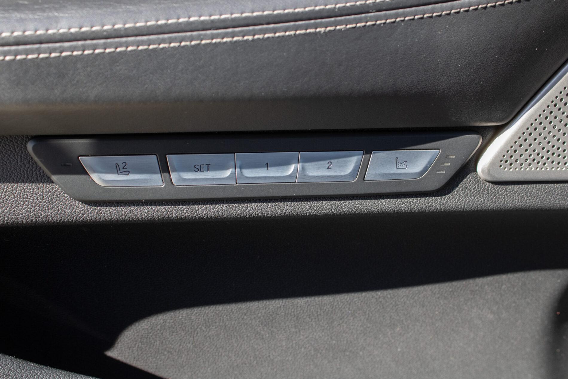 2016 BMW 740d, modrá sedan, 157 369 km