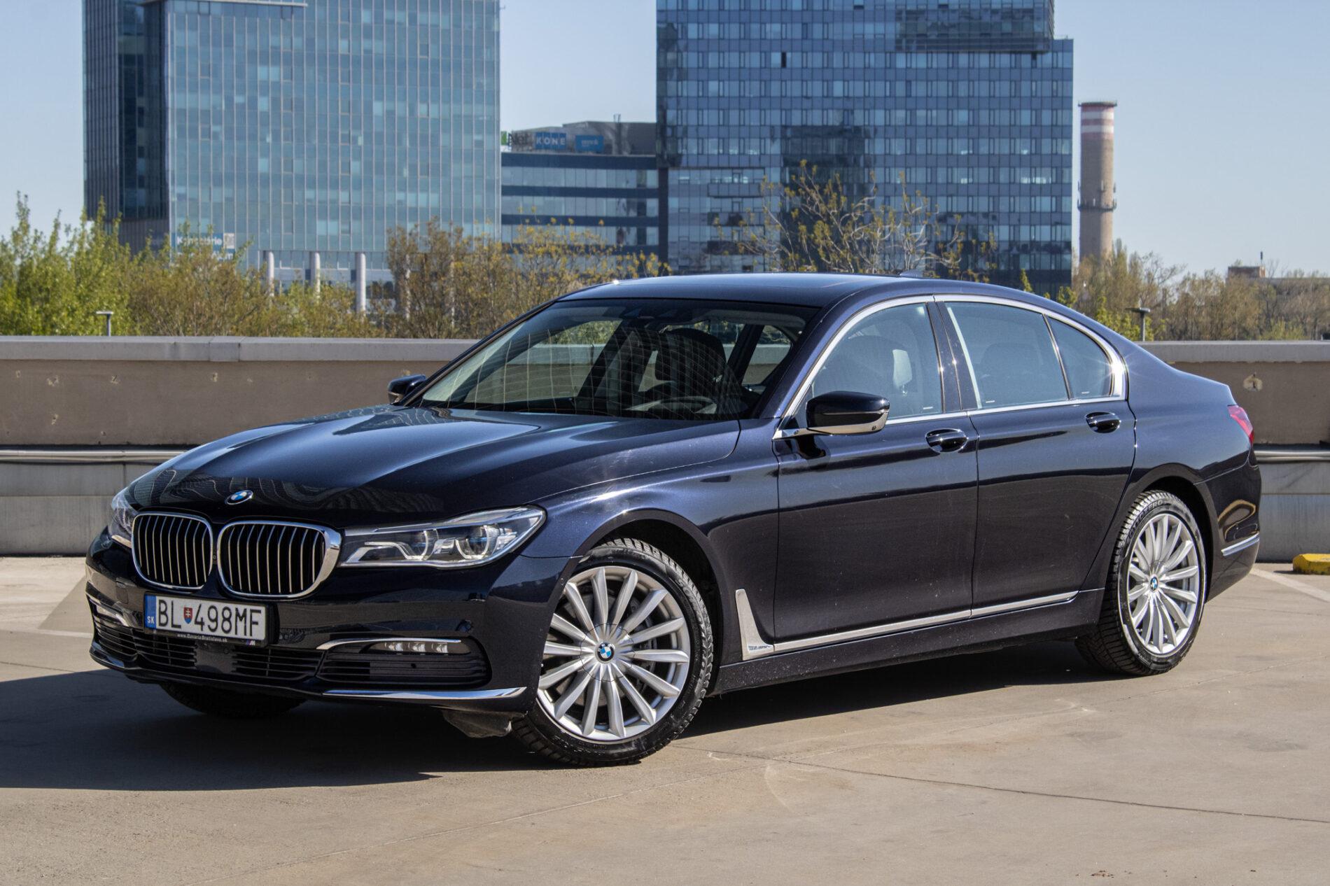 2016 BMW 740d, modrá sedan, 157 369 km