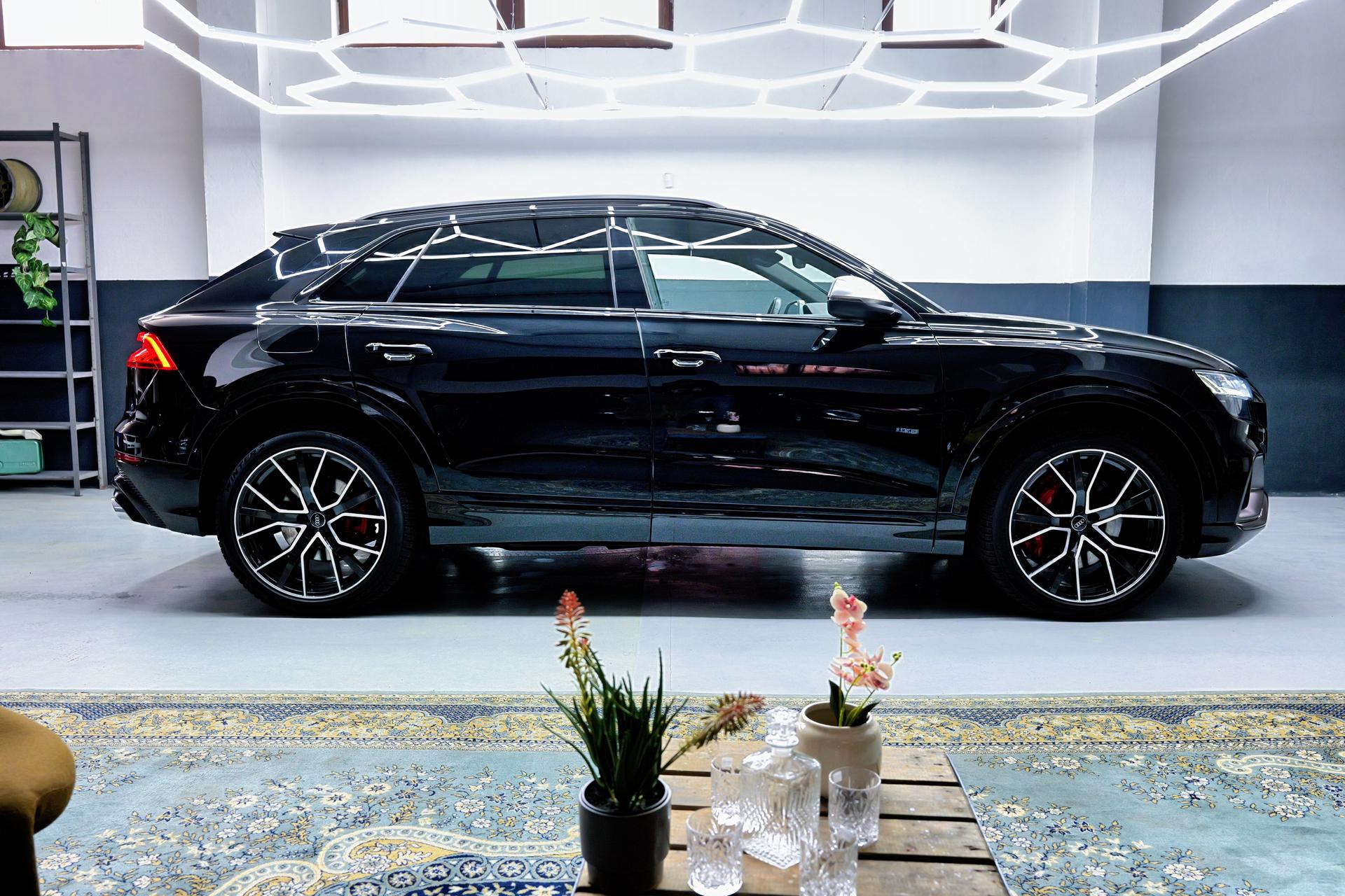 2019 AUDI SQ8, černá suv, 67 300 km