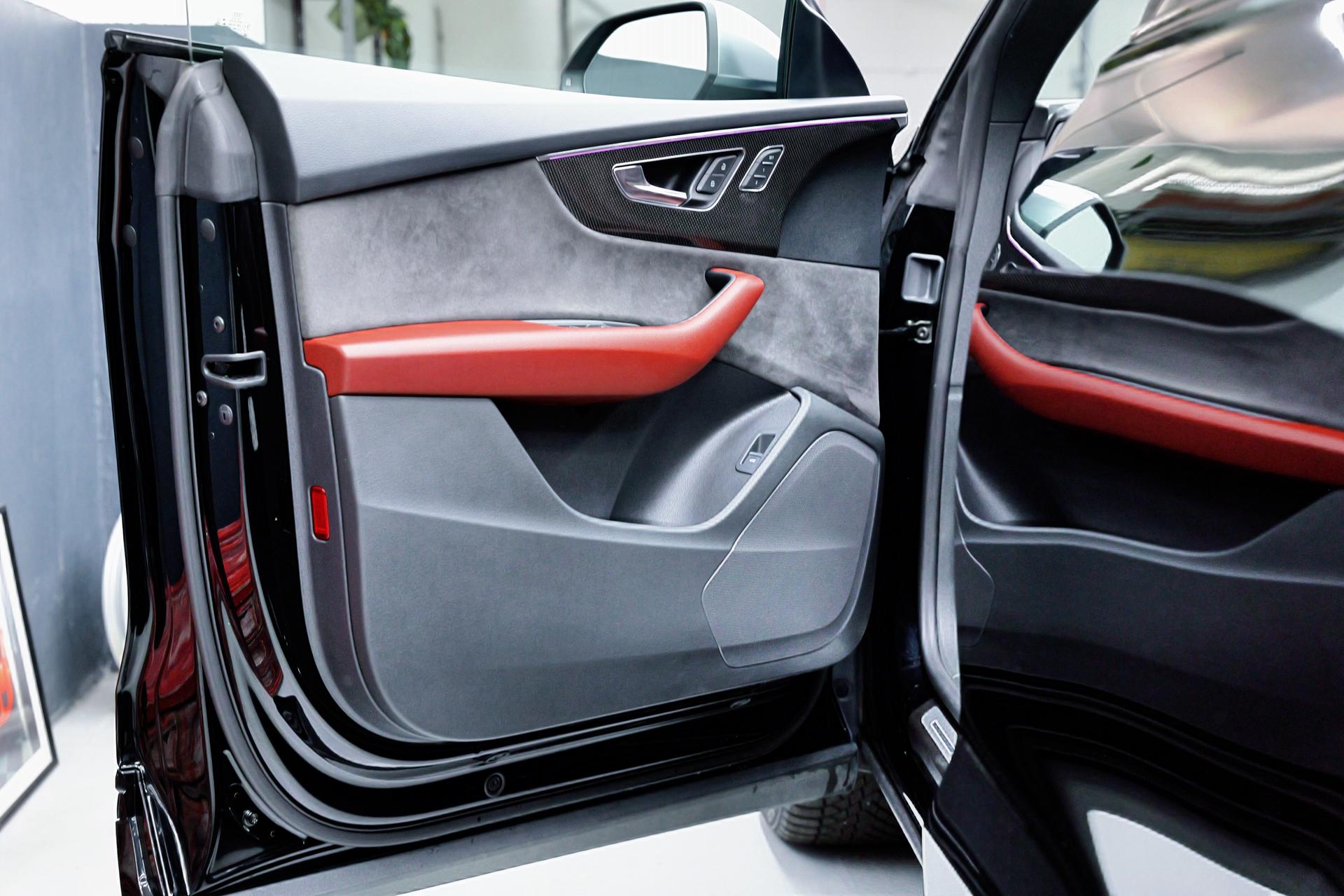 2019 AUDI SQ8, černá suv, 67 300 km