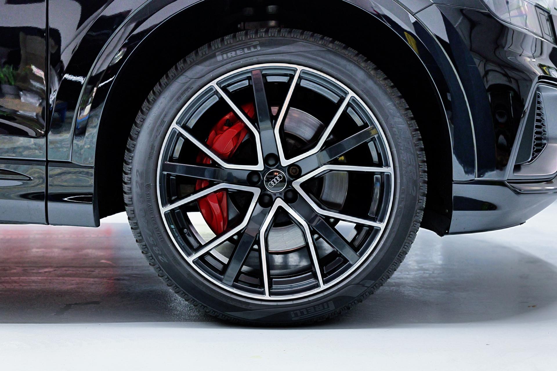 2019 AUDI SQ8, černá suv, 67 300 km