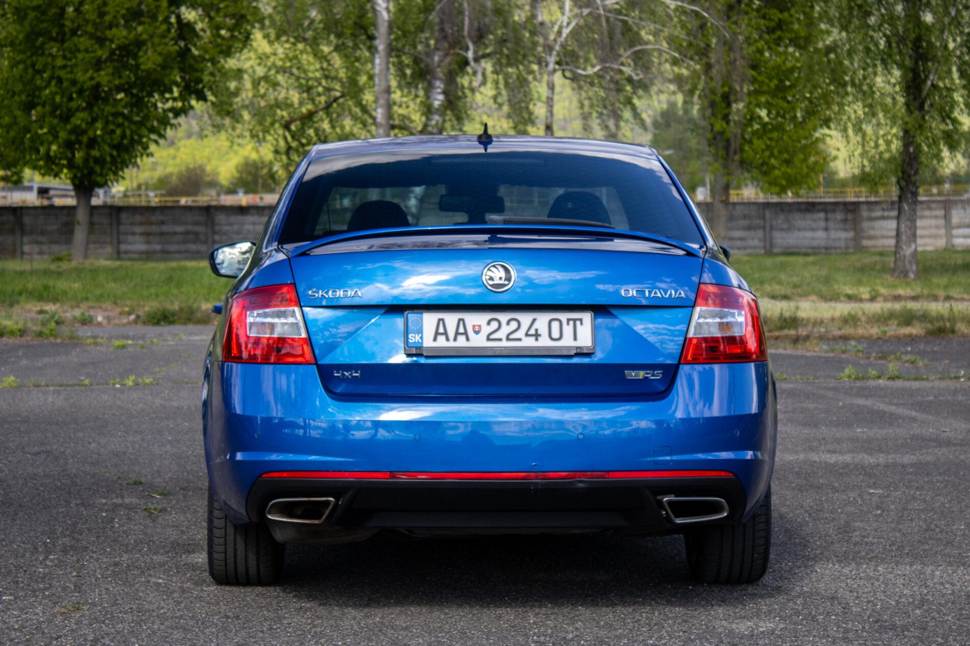 2016 Skoda Octavia RS, modrá sedan, 250 049 km