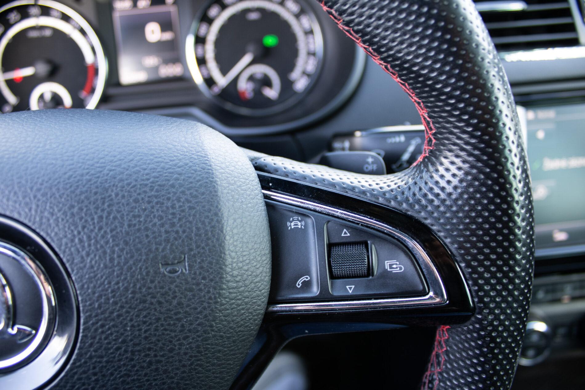 2016 Skoda Octavia RS, modrá sedan, 250 049 km