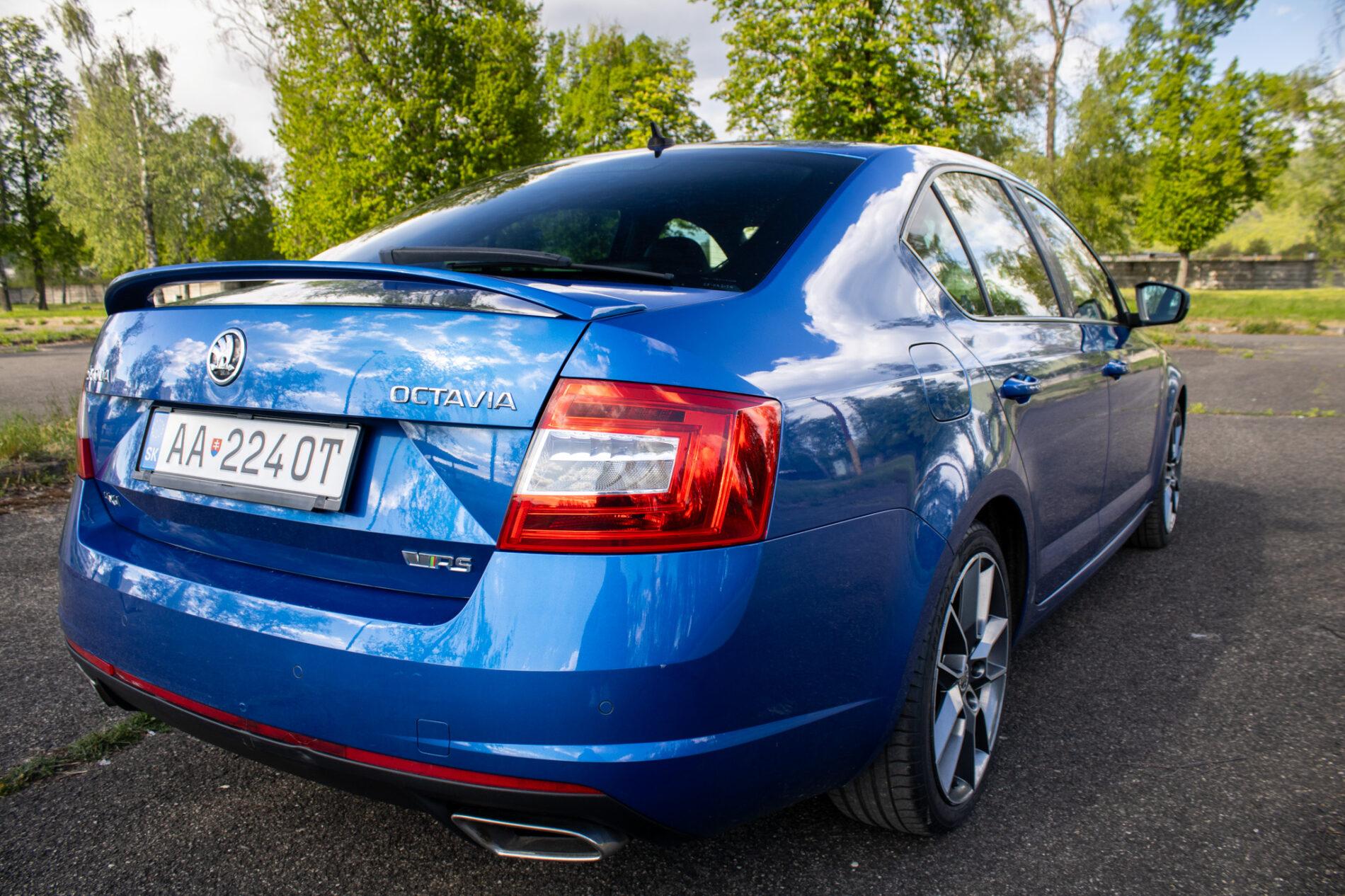 2016 Skoda Octavia RS, modrá sedan, 250 049 km