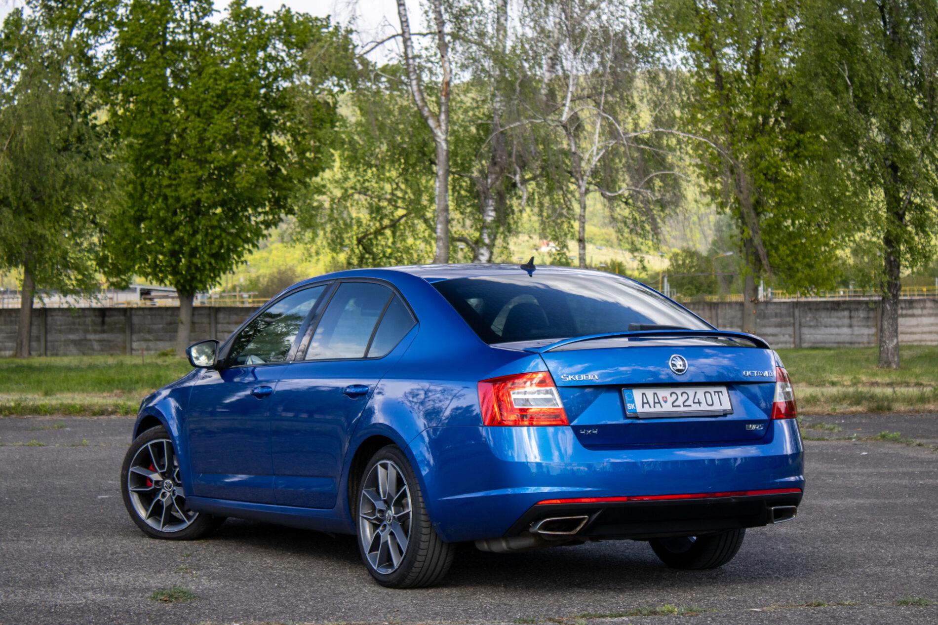 2016 Skoda Octavia RS, modrá sedan, 250 049 km