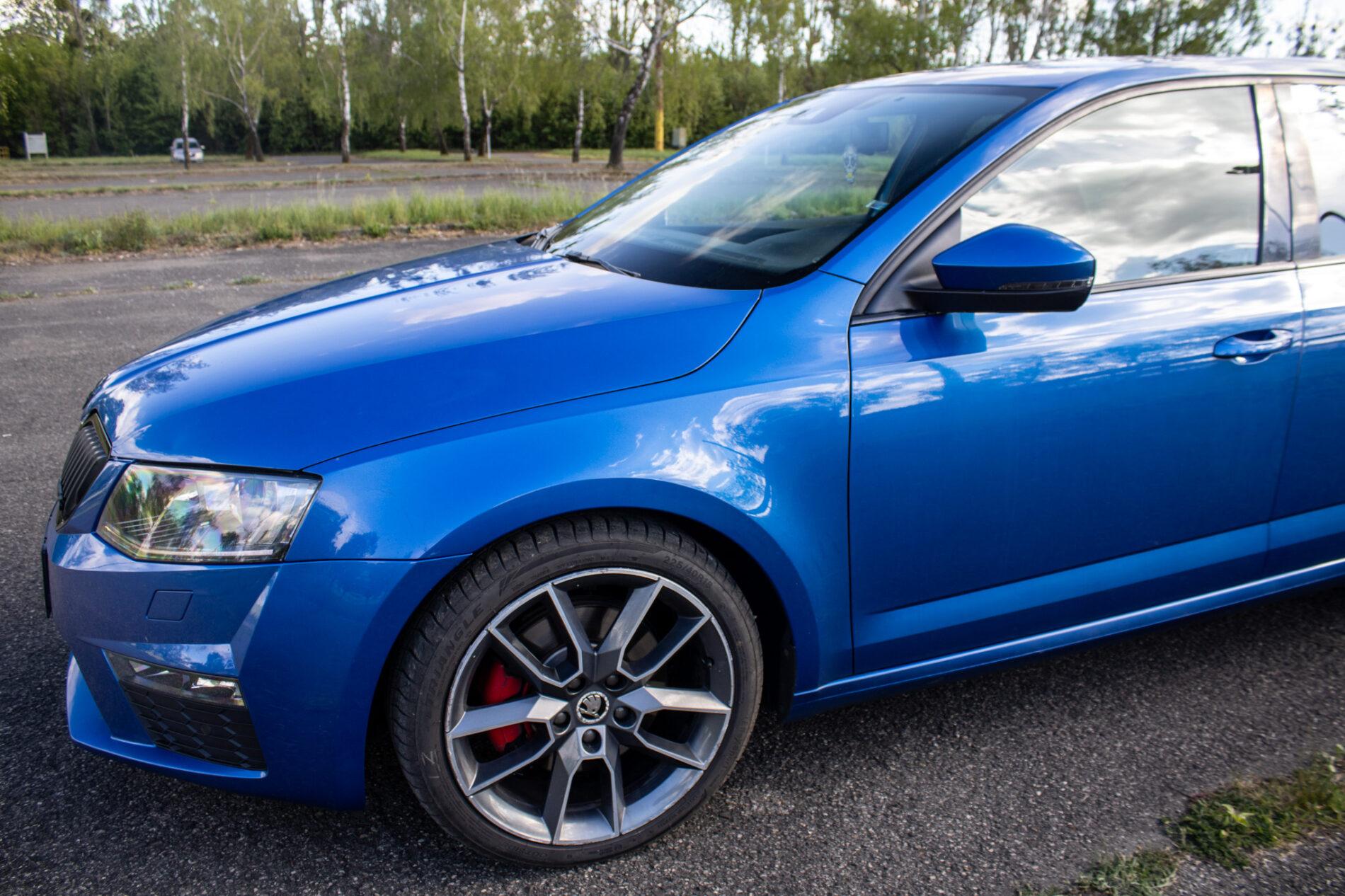 2016 Skoda Octavia RS, modrá sedan, 250 049 km
