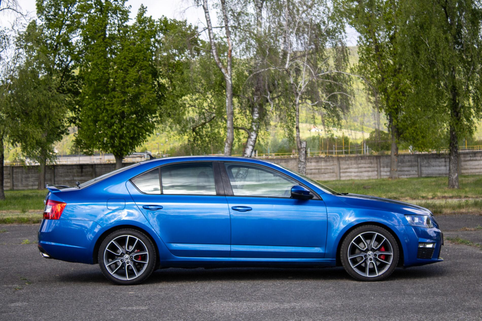 2016 Skoda Octavia RS, modrá sedan, 250 049 km