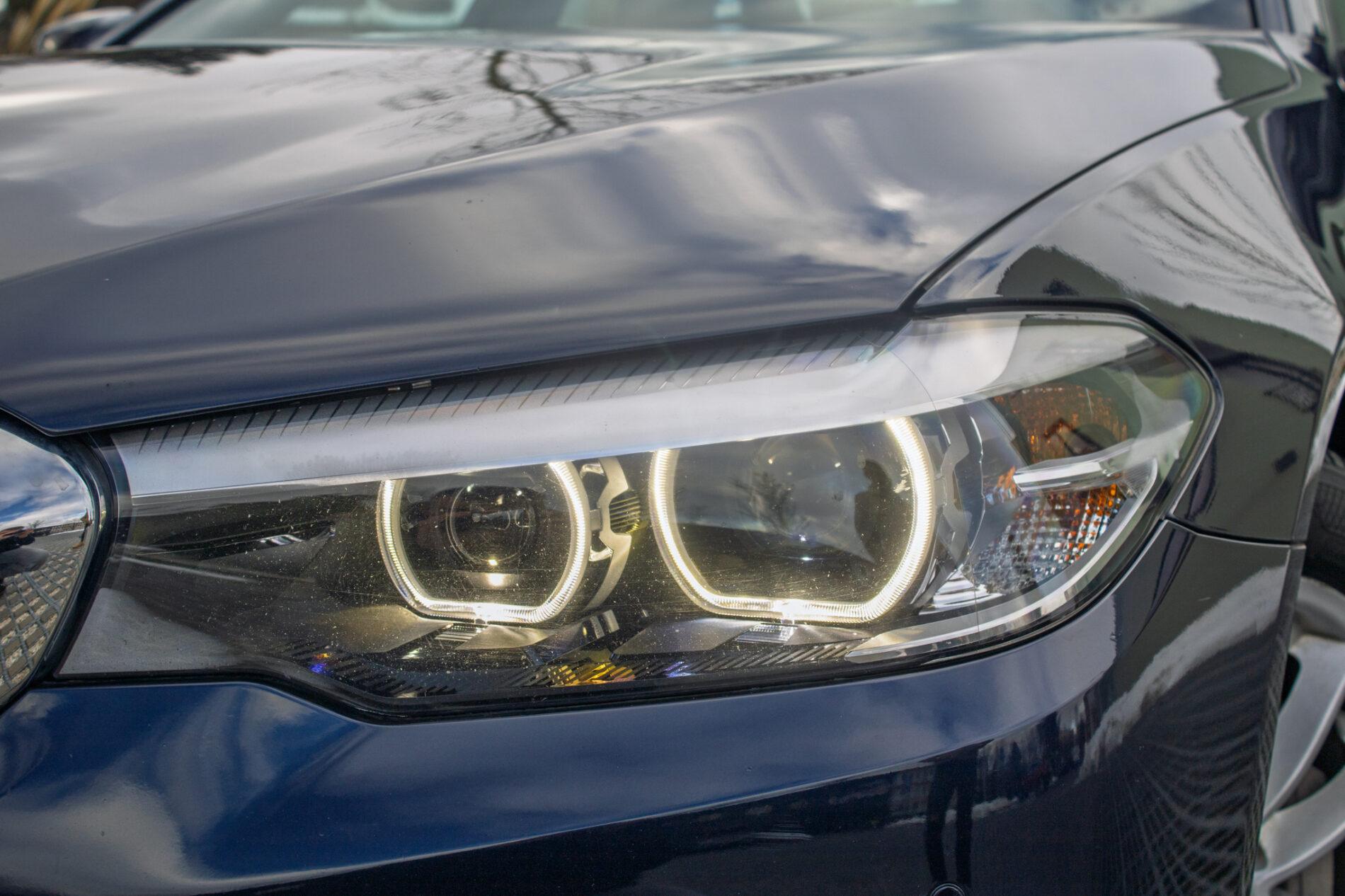 2017 BMW 530d, modrá sedan, 165 358 km
