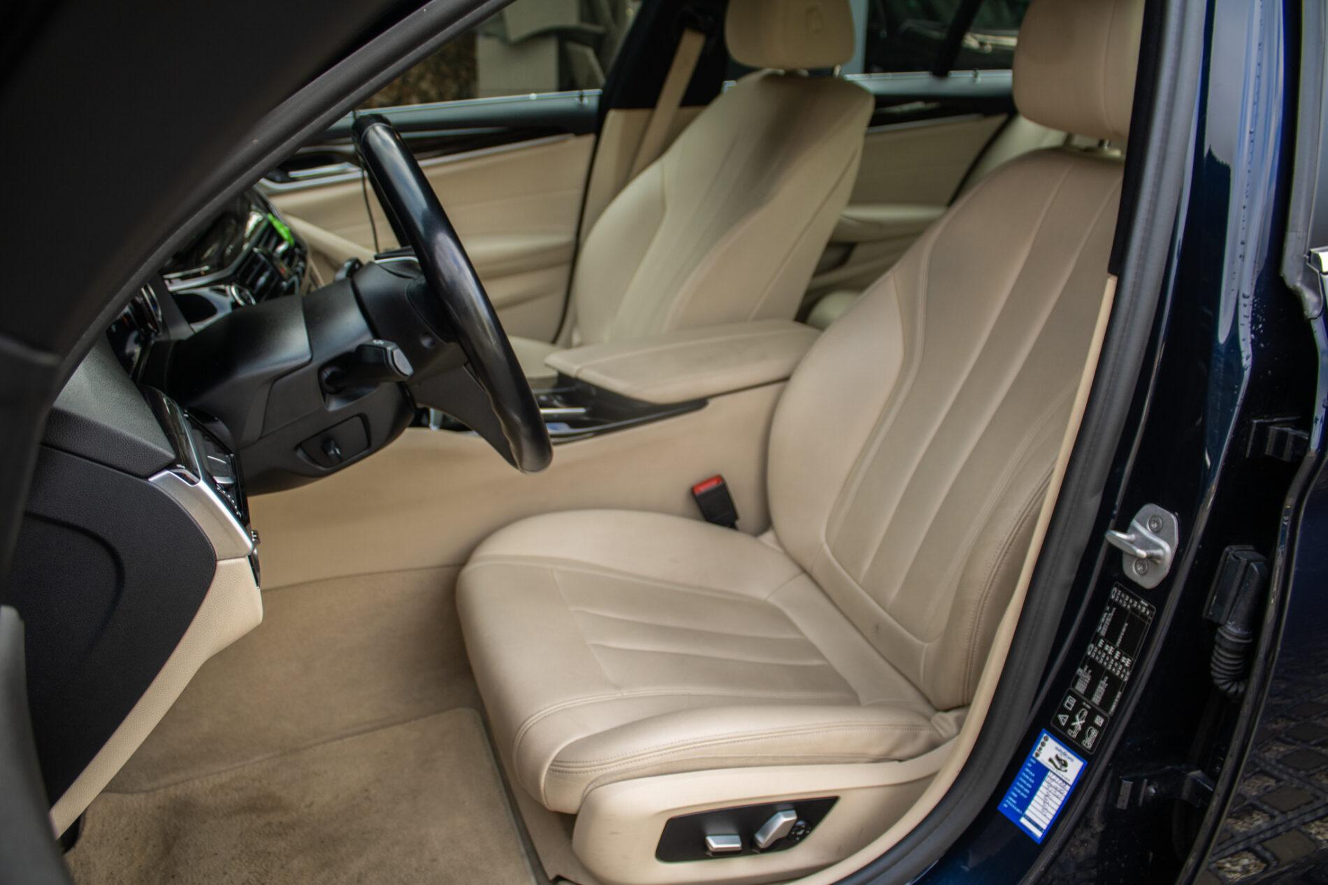 2017 BMW 530d, modrá sedan, 165 358 km
