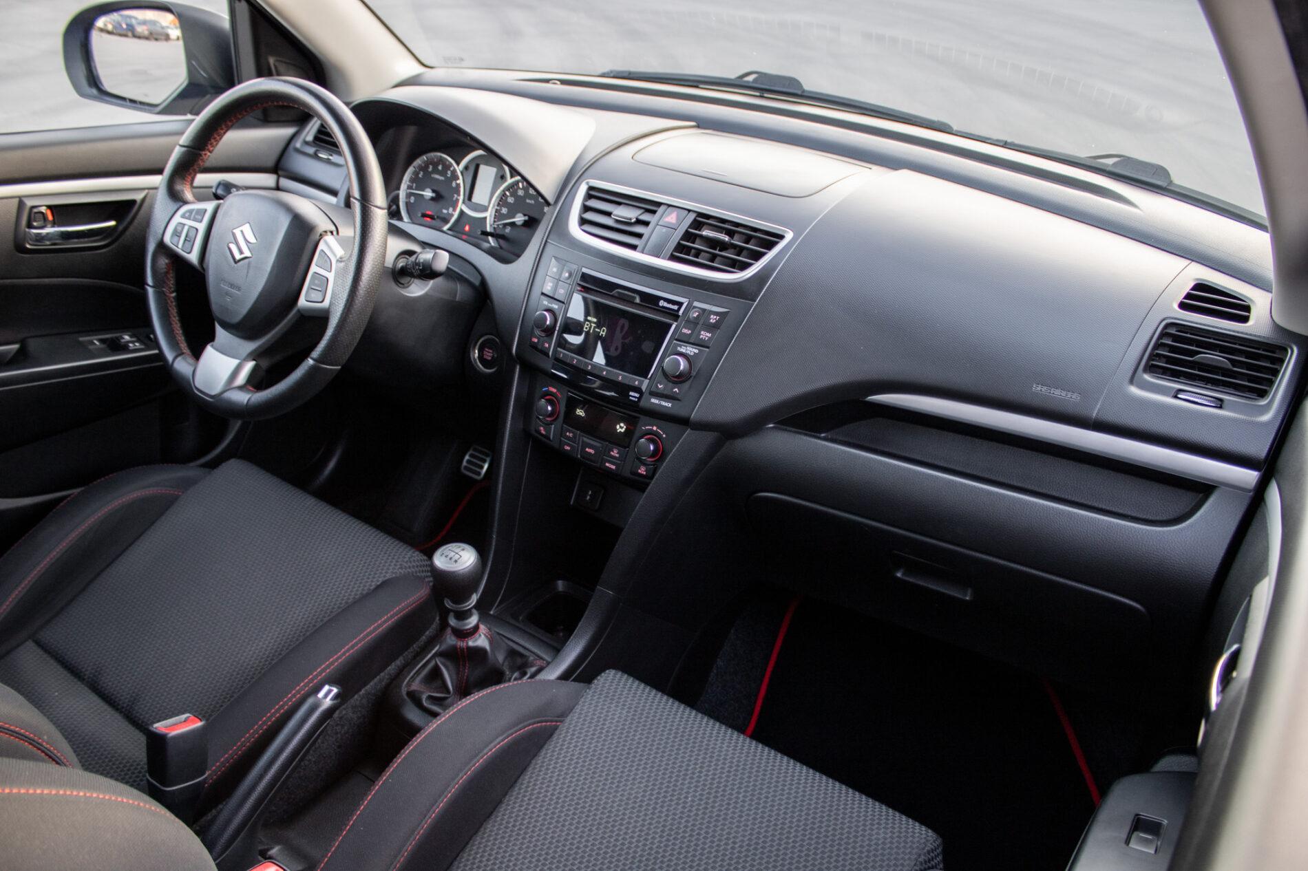 2016 Suzuki Swift Sport, modrá hatchback, 97 653 km