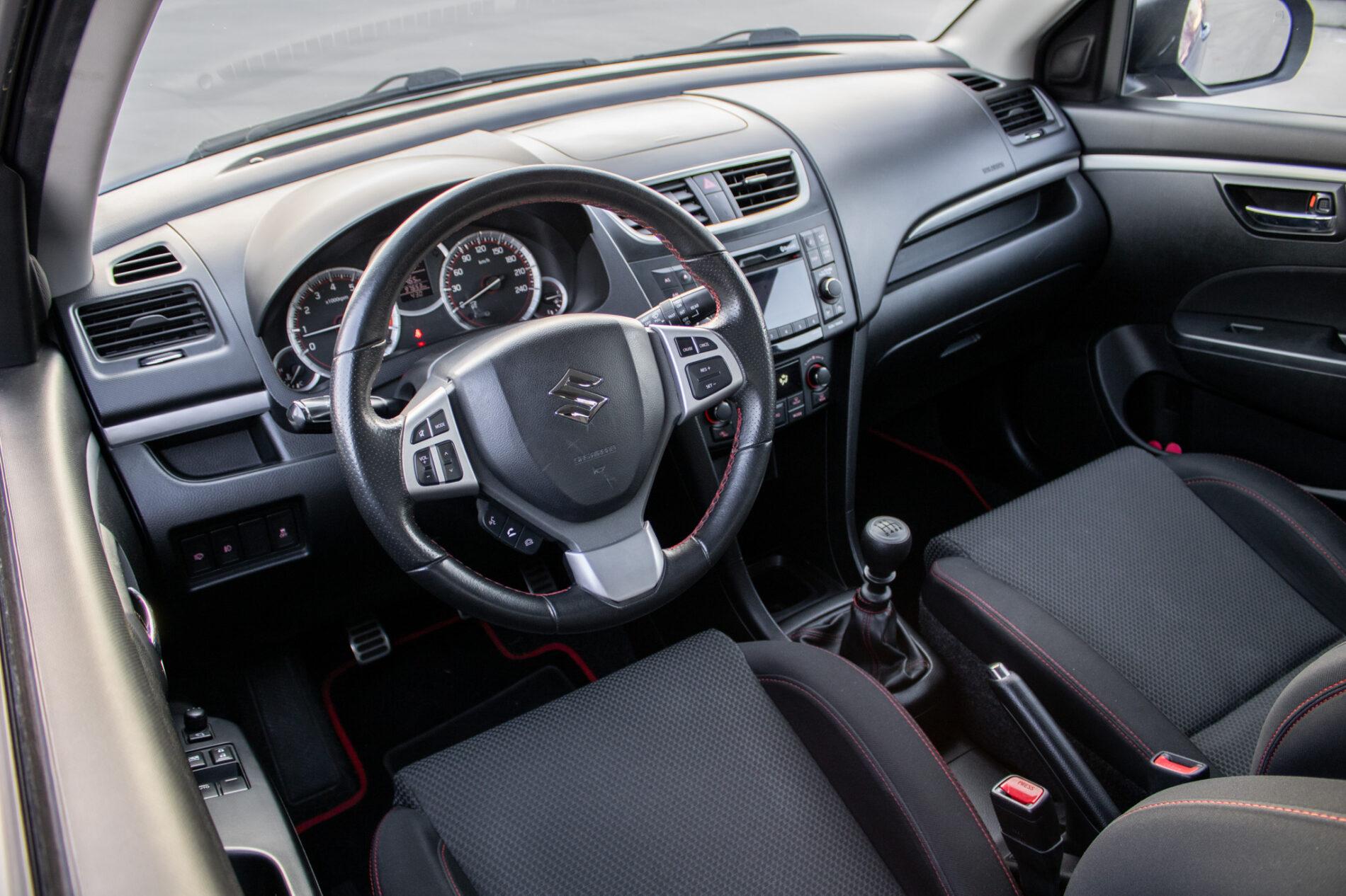 2016 Suzuki Swift Sport, modrá hatchback, 97 653 km