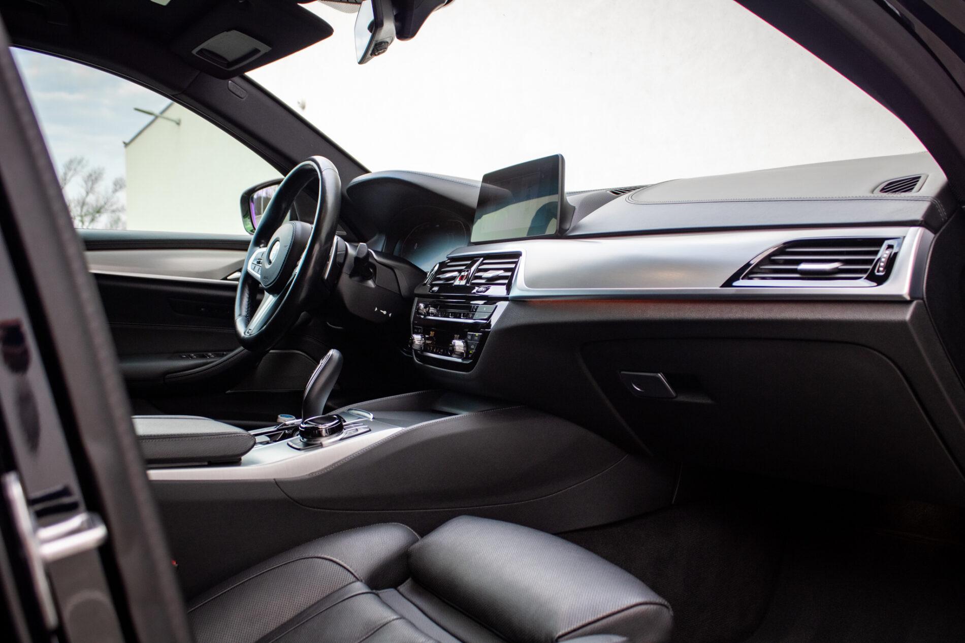 2019 BMW M550d, černá sedan, 239 000 km
