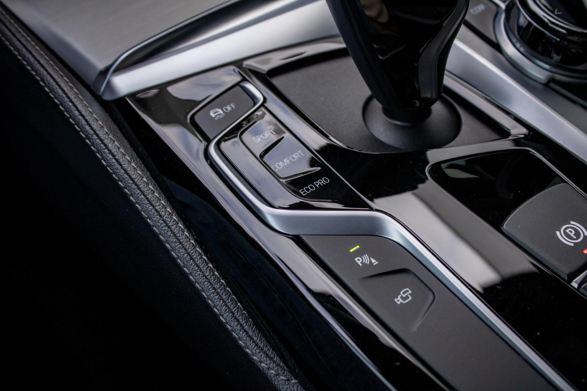 2019 BMW M550d, černá sedan, 239 000 km
