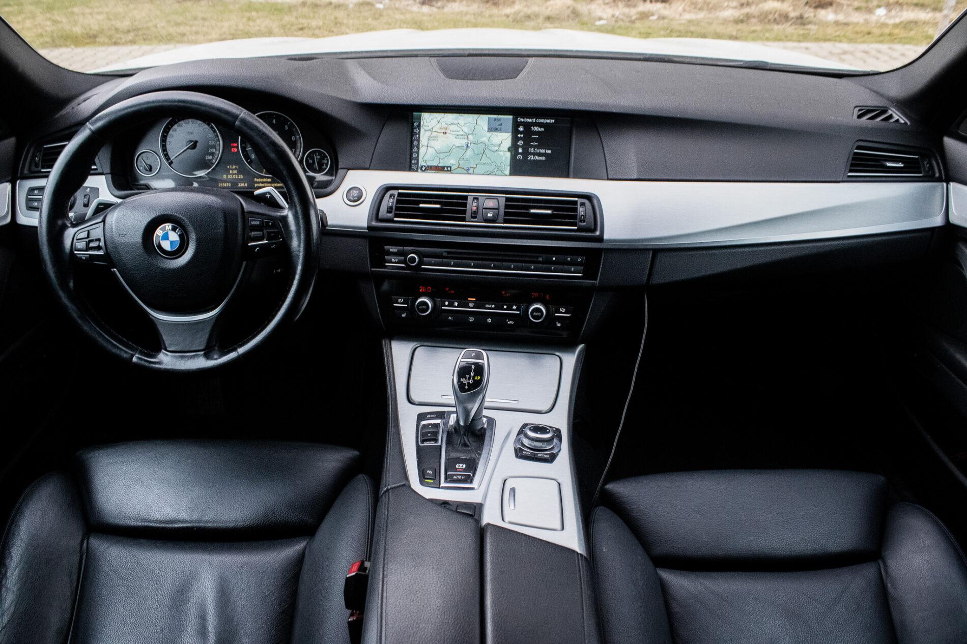 2010 BMW 535i, bílá sedan, 255 870 km