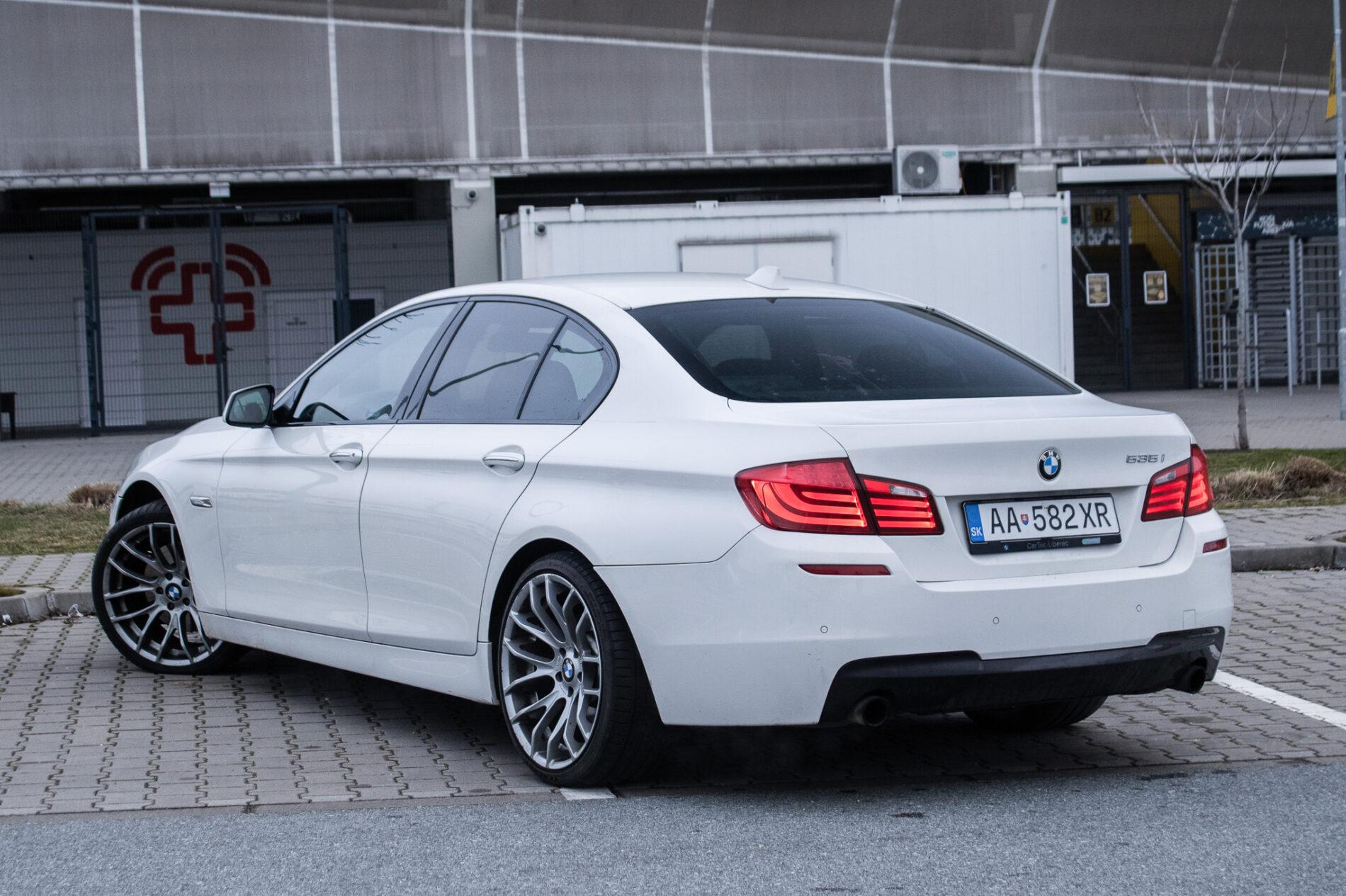 2010 BMW 535i, bílá sedan, 255 870 km