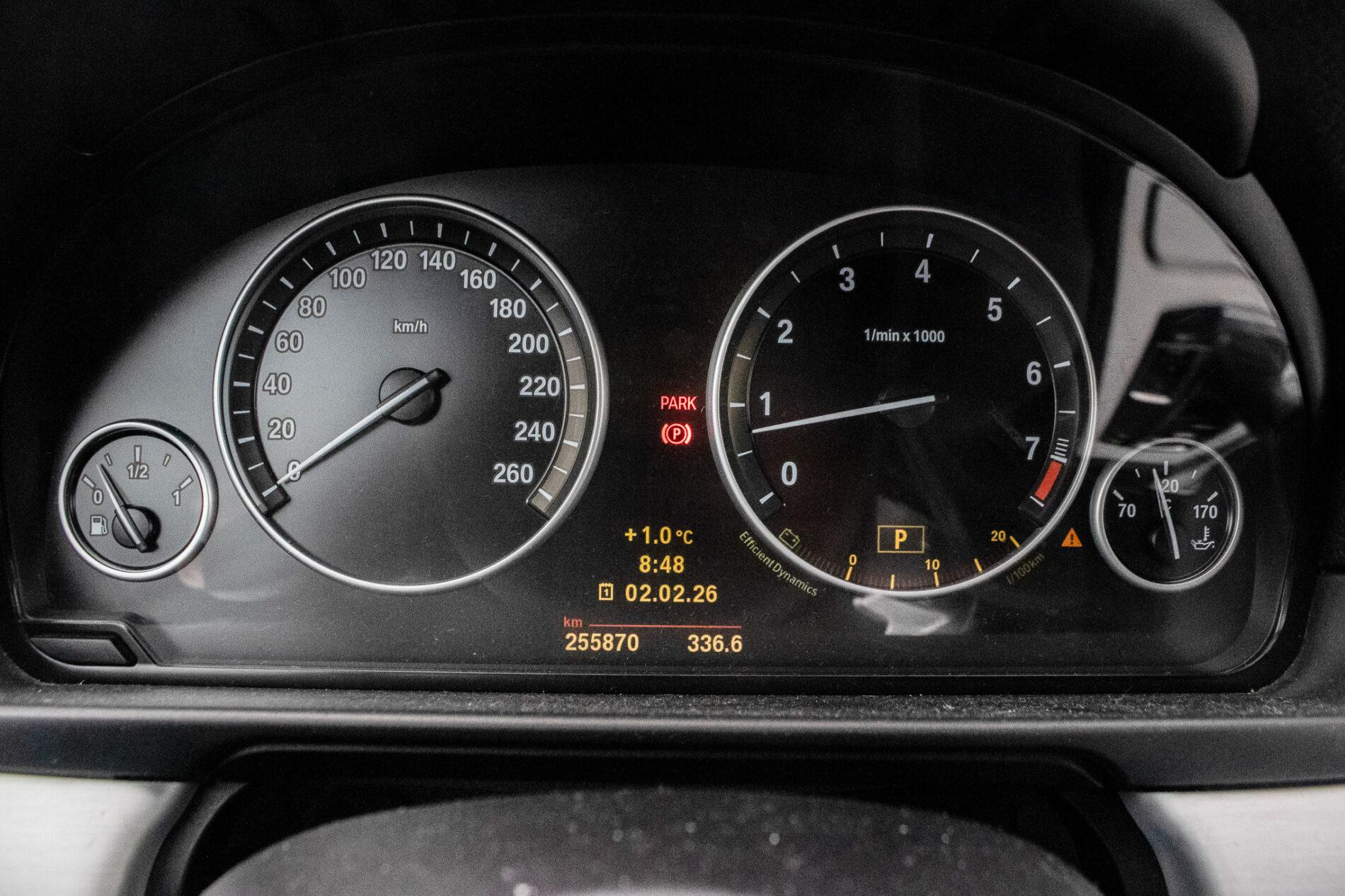 2010 BMW 535i, bílá sedan, 255 870 km