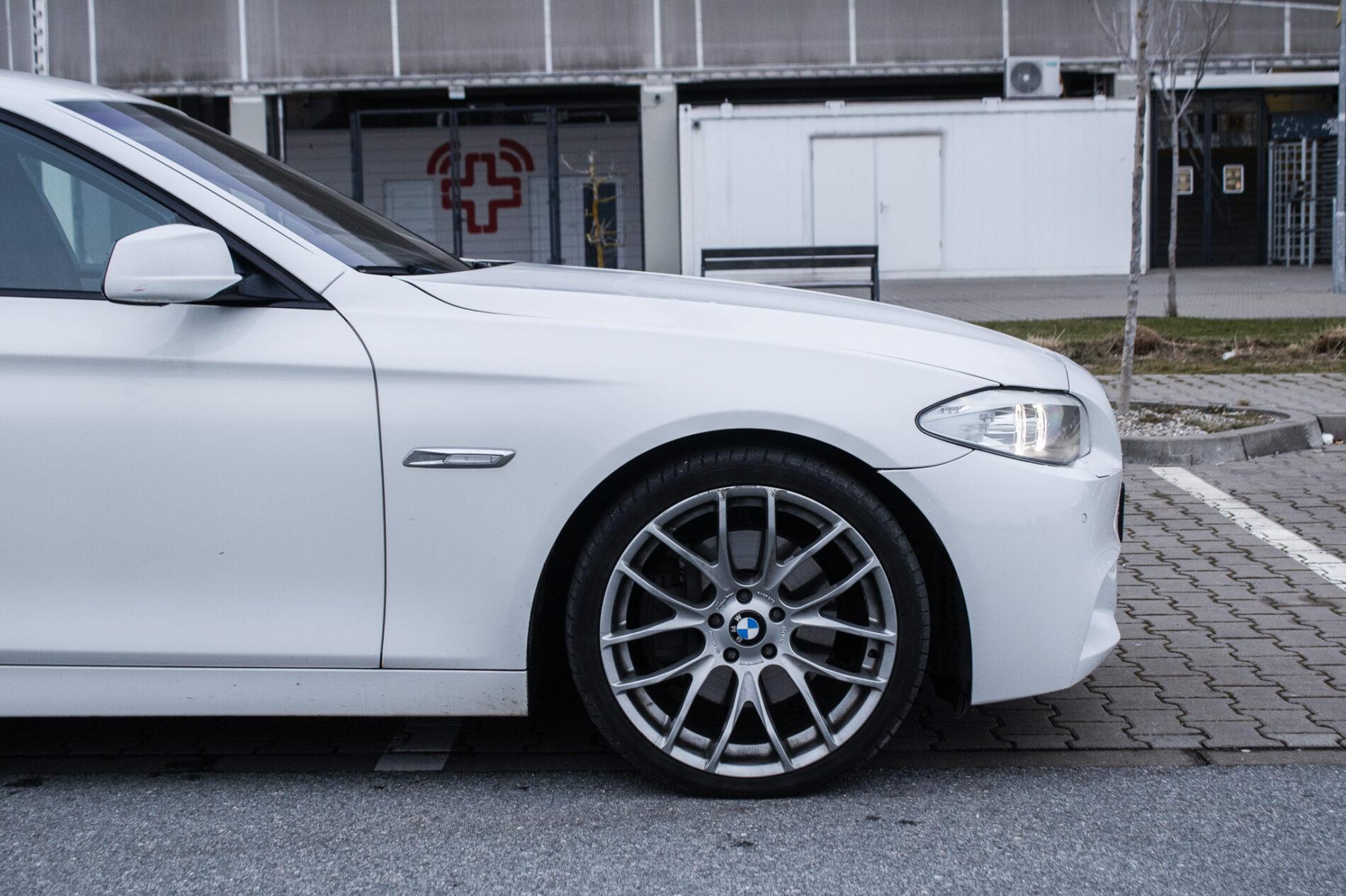 2010 BMW 535i, bílá sedan, 255 870 km