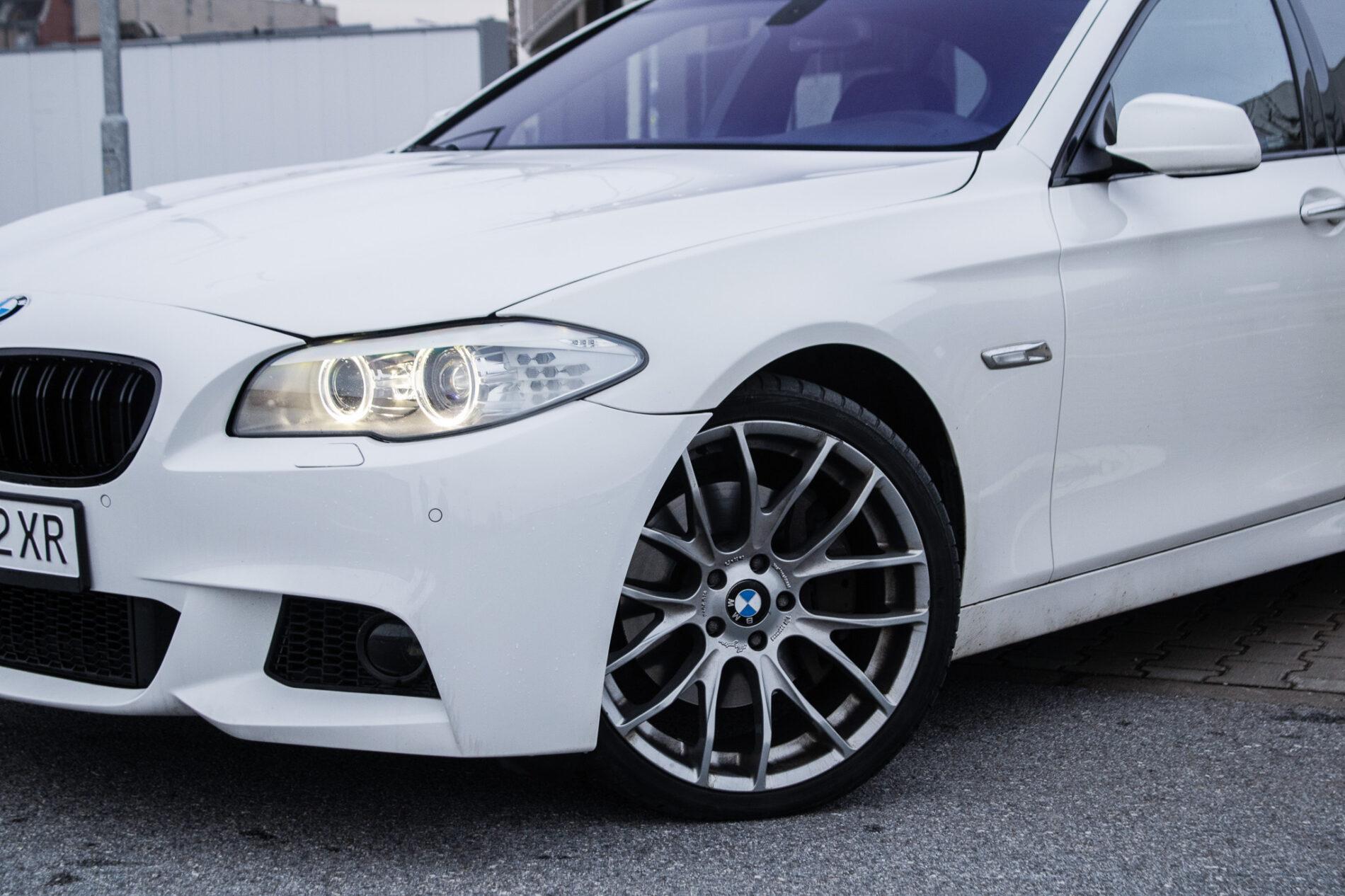2010 BMW 535i, bílá sedan, 255 870 km