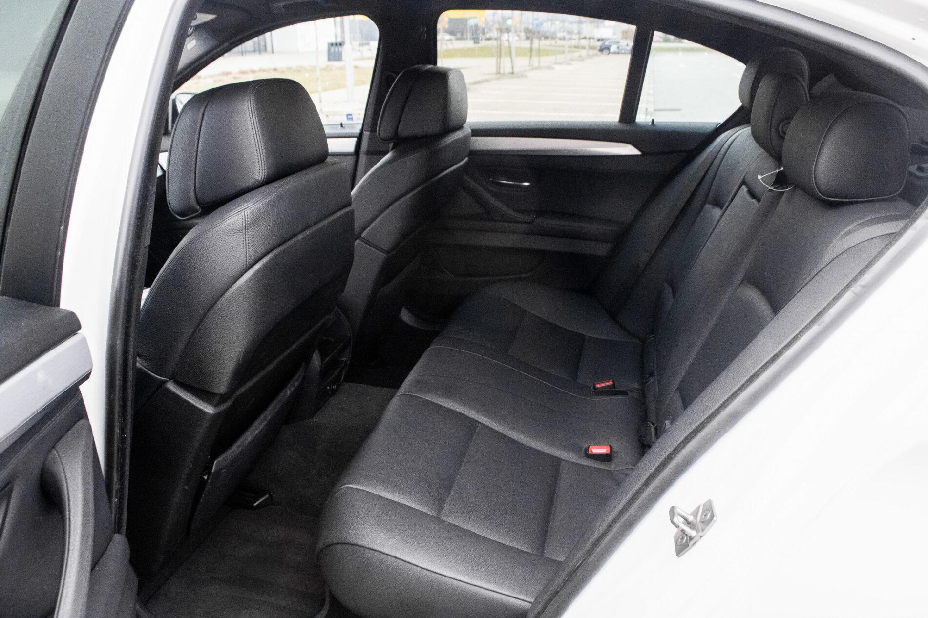 2010 BMW 535i, bílá sedan, 255 870 km