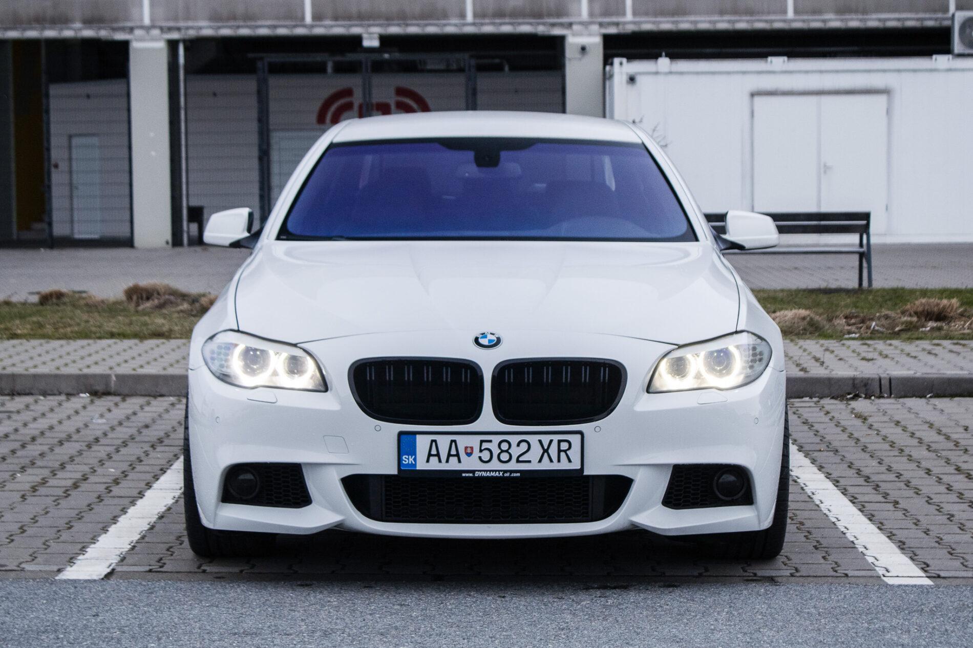 2010 BMW 535i, bílá sedan, 255 870 km