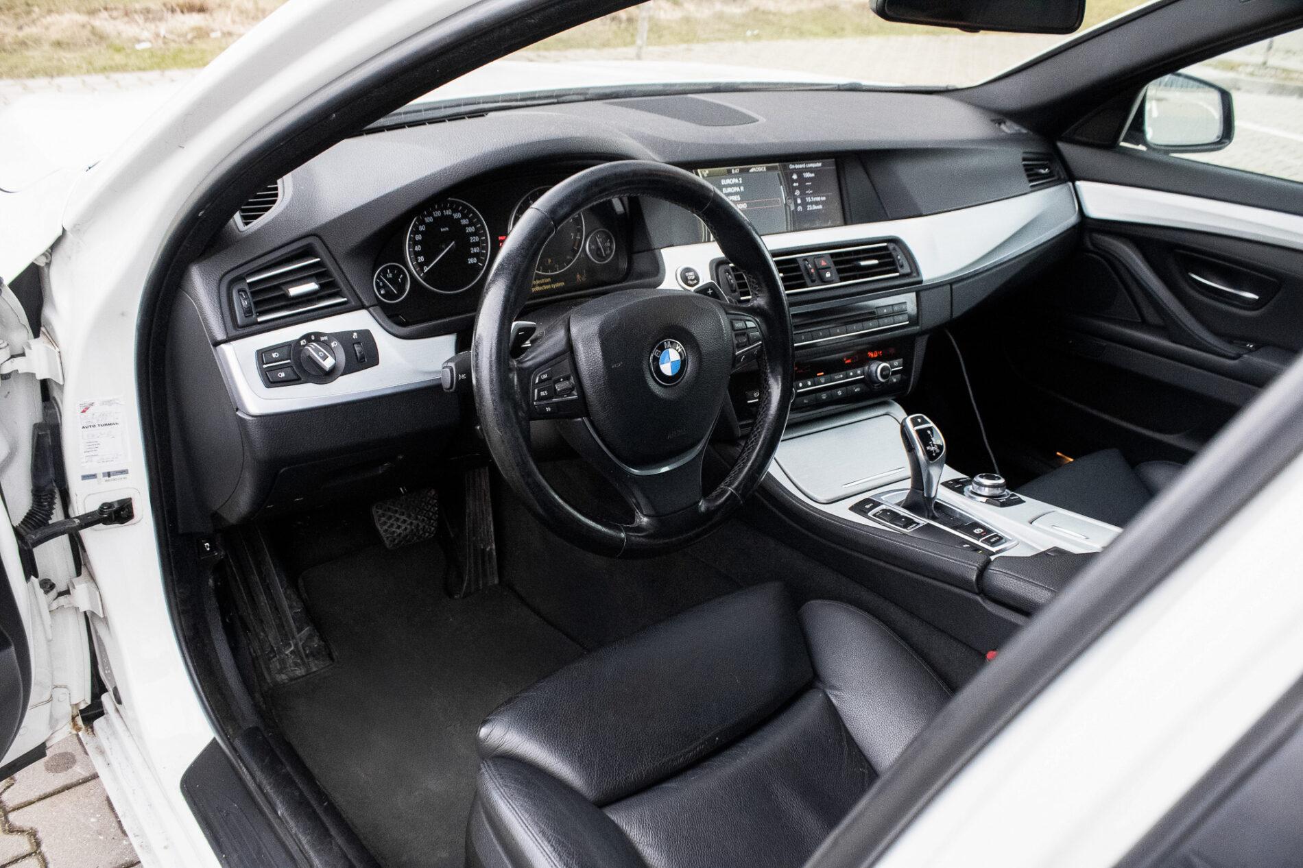 2010 BMW 535i, bílá sedan, 255 870 km