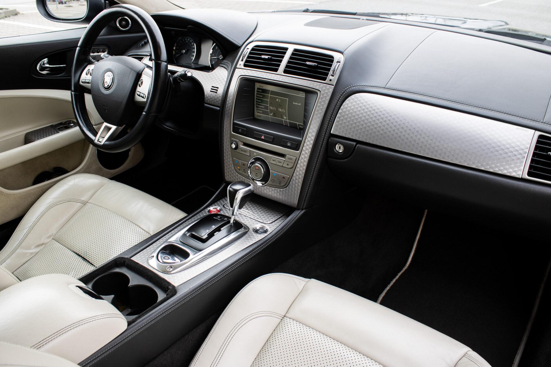 2007 Jaguar XKR, černá kupé, 178 476 km