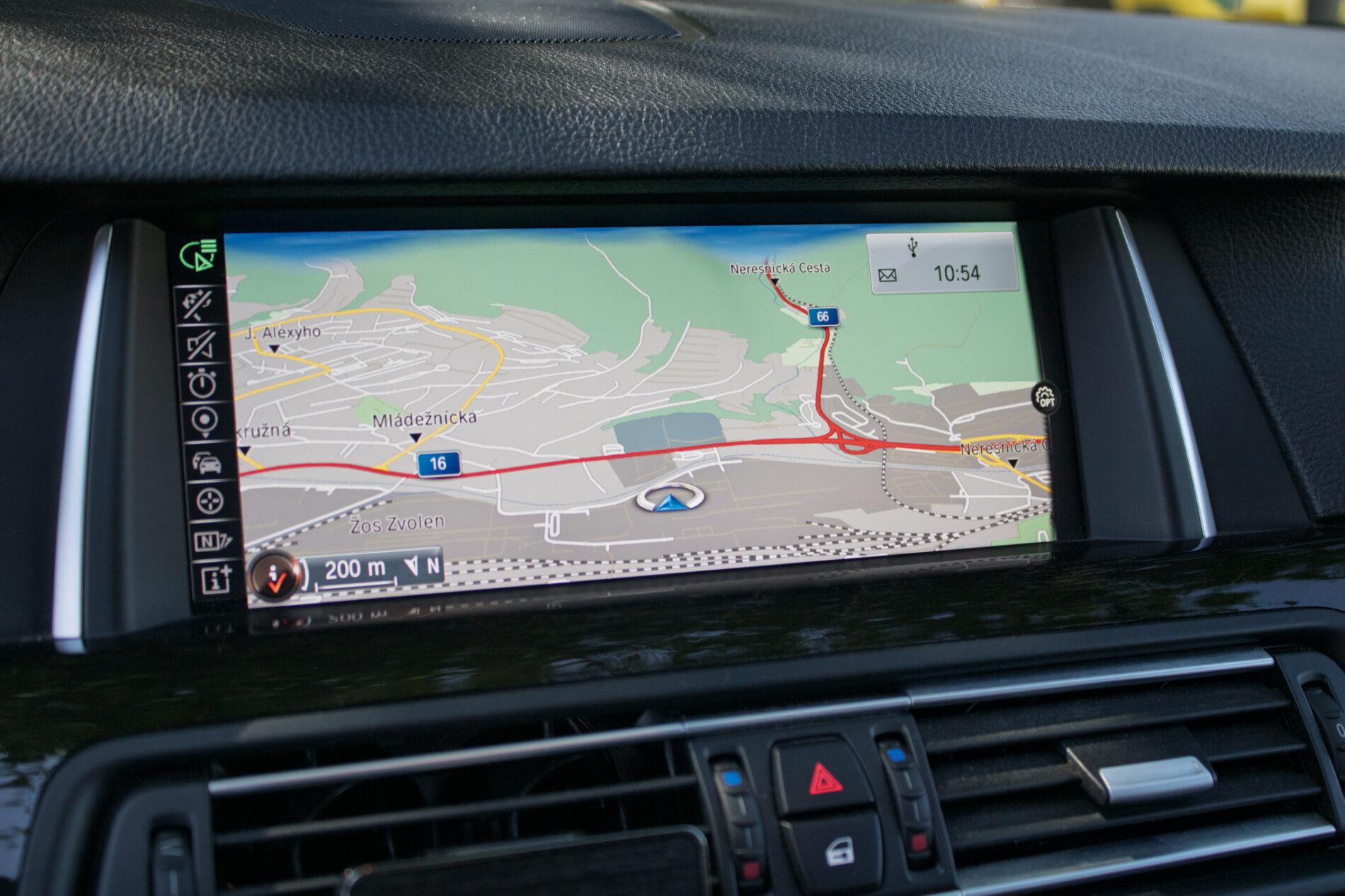 2016 BMW 535i, modrá sedan, 158 386 km