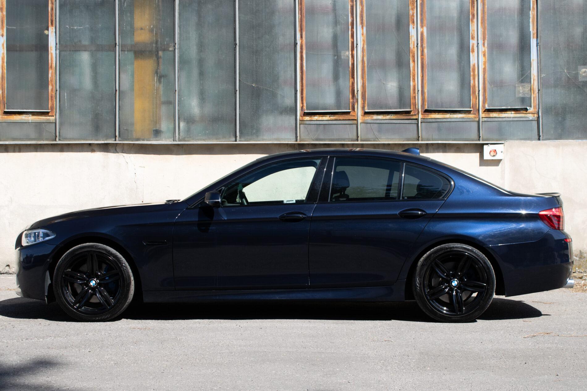 2016 BMW 535i, modrá sedan, 158 386 km