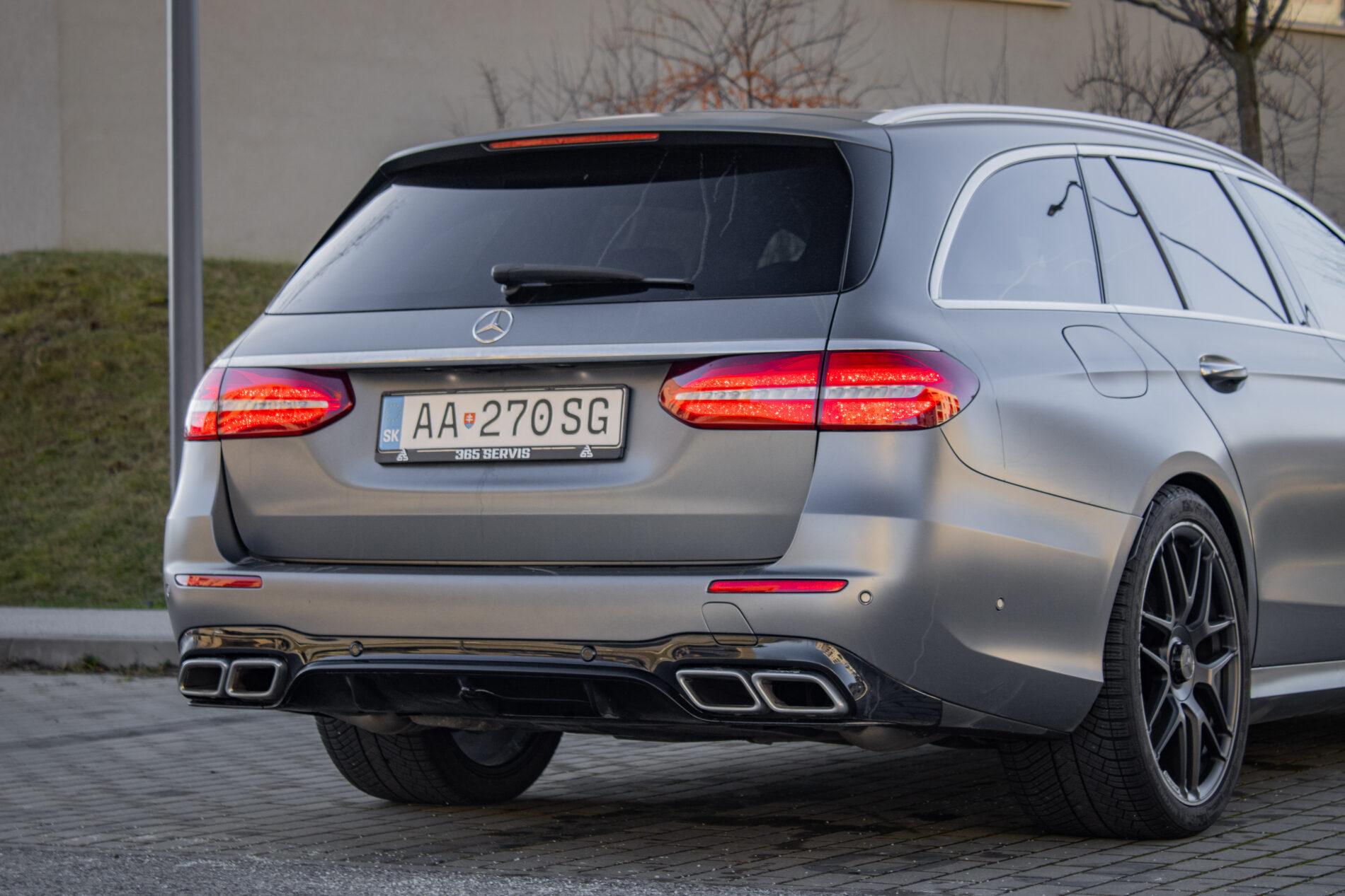 2019 Mercedes-Benz E 63 AMG, šedá kombi, 165 262 km