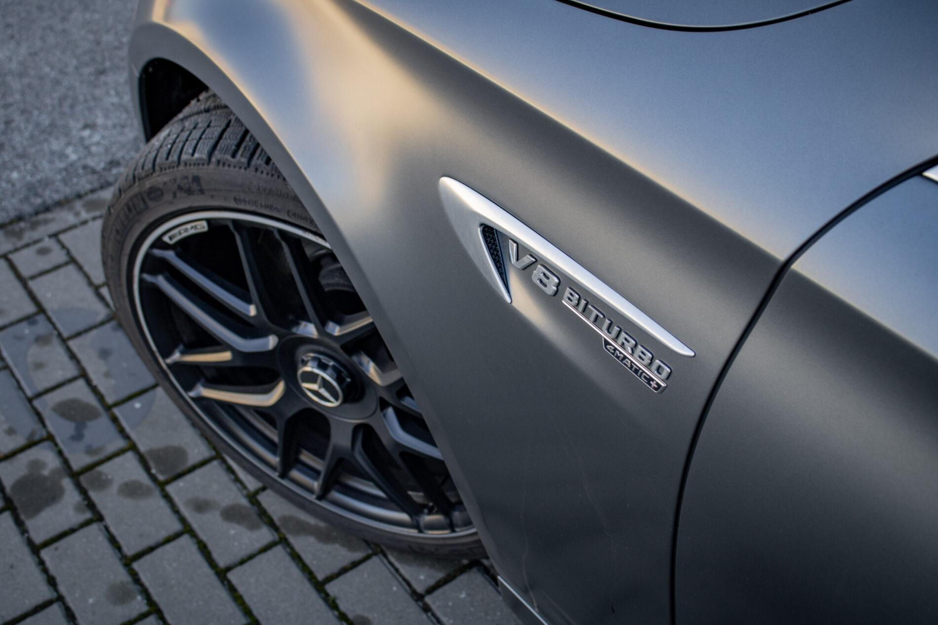 2019 Mercedes-Benz E 63 AMG, šedá kombi, 165 262 km