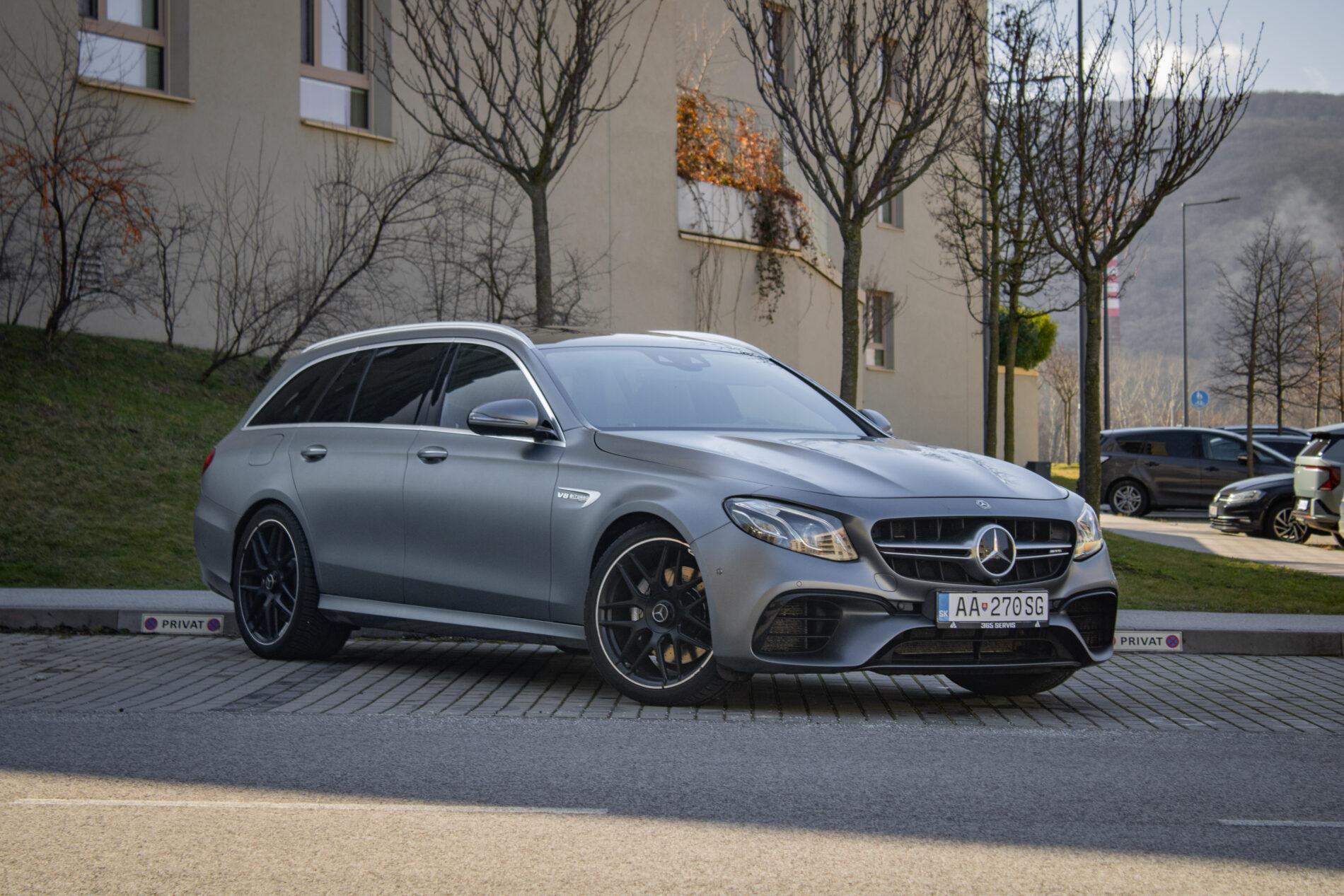 2019 Mercedes-Benz E 63 AMG, šedá kombi, 165 262 km