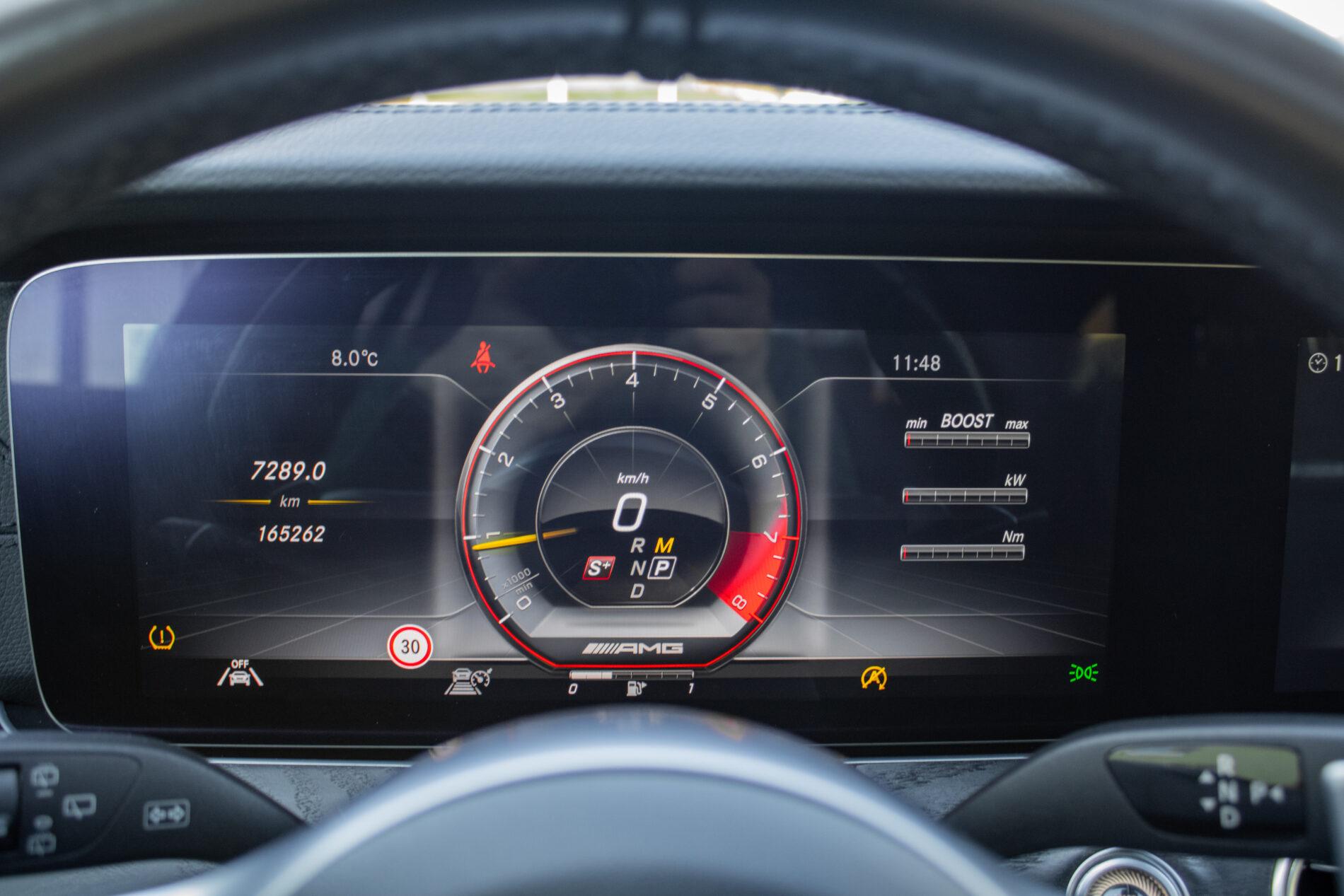 2019 Mercedes-Benz E 63 AMG, šedá kombi, 165 262 km