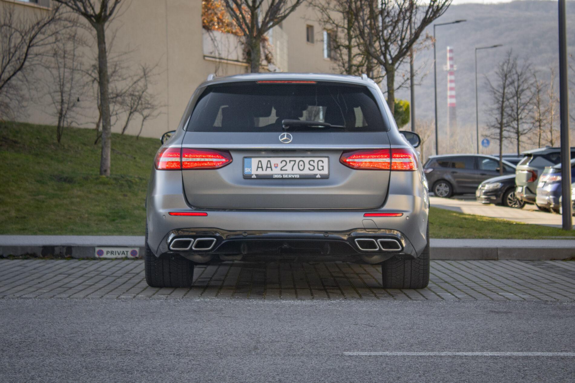 2019 Mercedes-Benz E 63 AMG, šedá kombi, 165 262 km