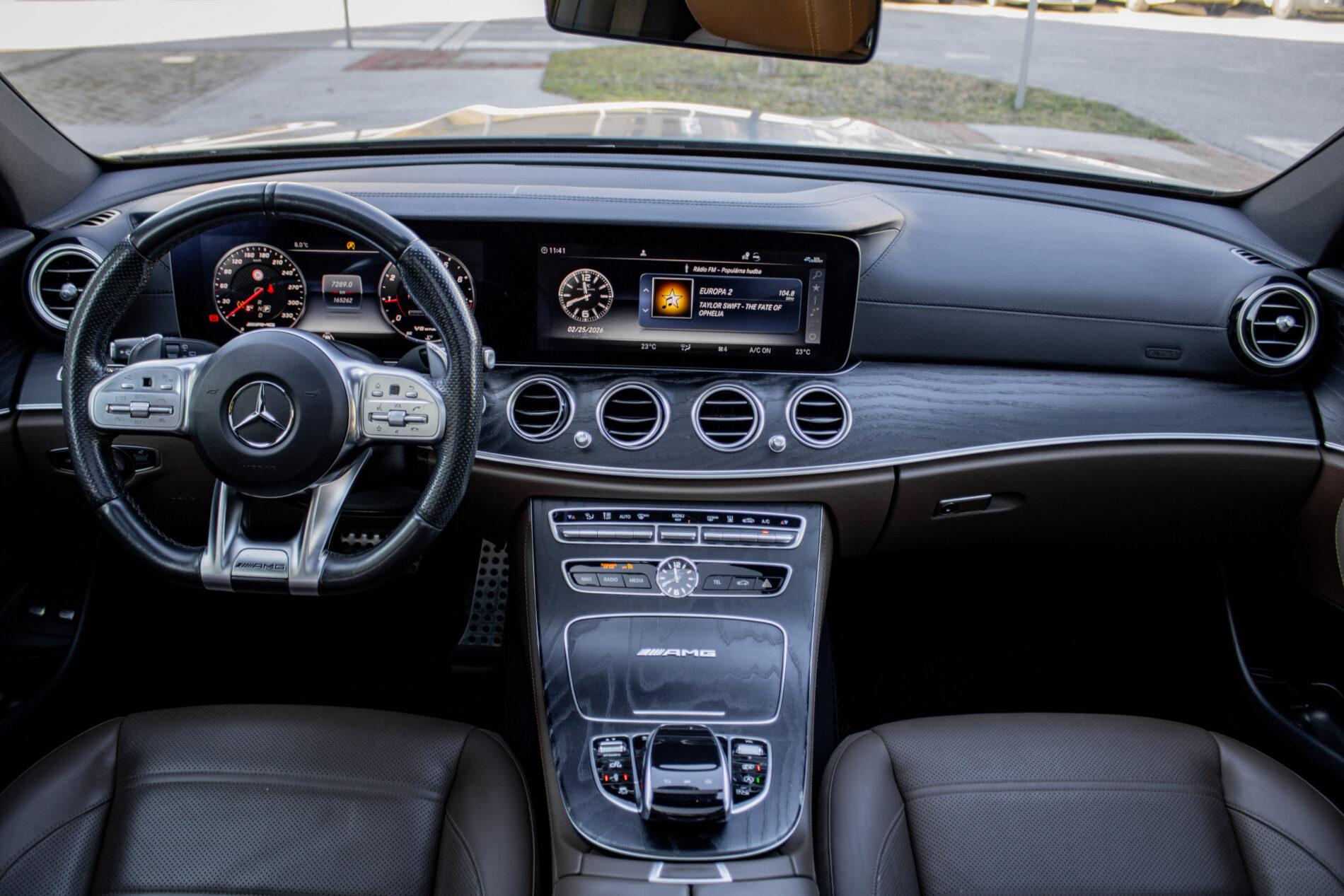 2019 Mercedes-Benz E 63 AMG, šedá kombi, 165 262 km