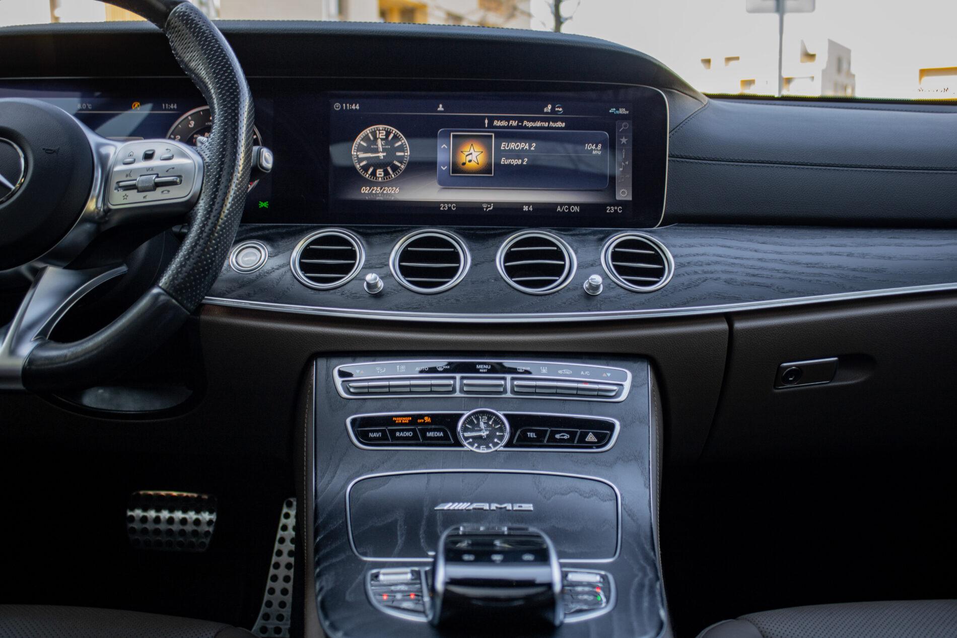2019 Mercedes-Benz E 63 AMG, šedá kombi, 165 262 km
